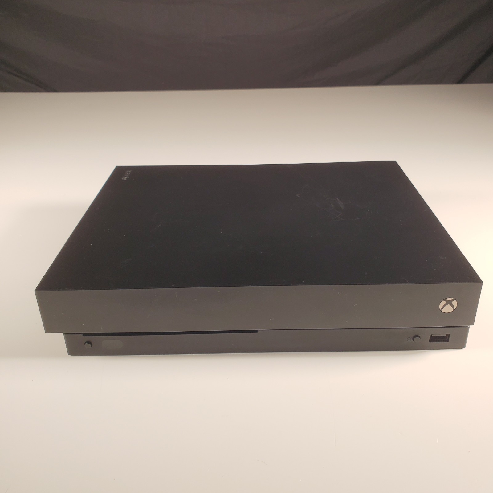 Microsoft Xbox One X 1TB Matte Black Model 1787 Powers on then off shortly after