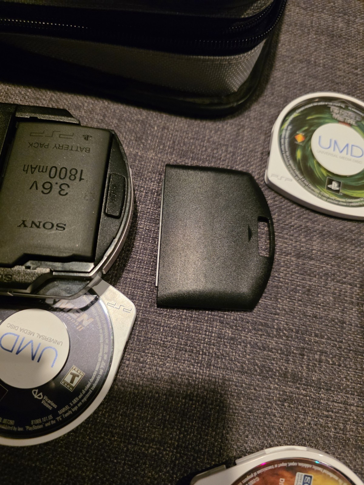 Sony PSP-1001 Black, Oem Charger, 5 Games – Darkstalkers, Xmen, Twisted Metal