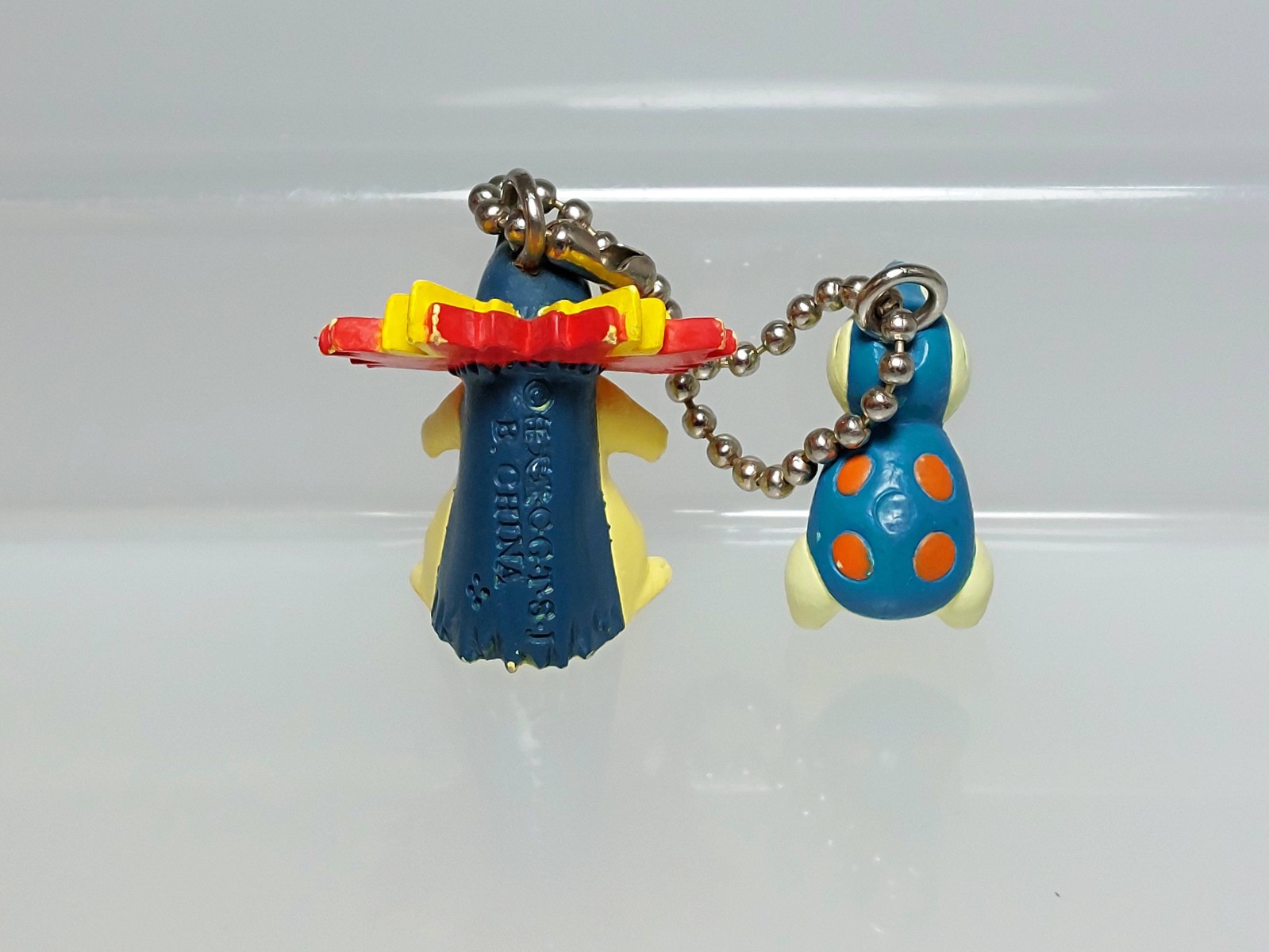 Typhlosion Cyndaquil Pokemon Swing Keychain Figure Bandai 2000 G03 0.8-1.1in