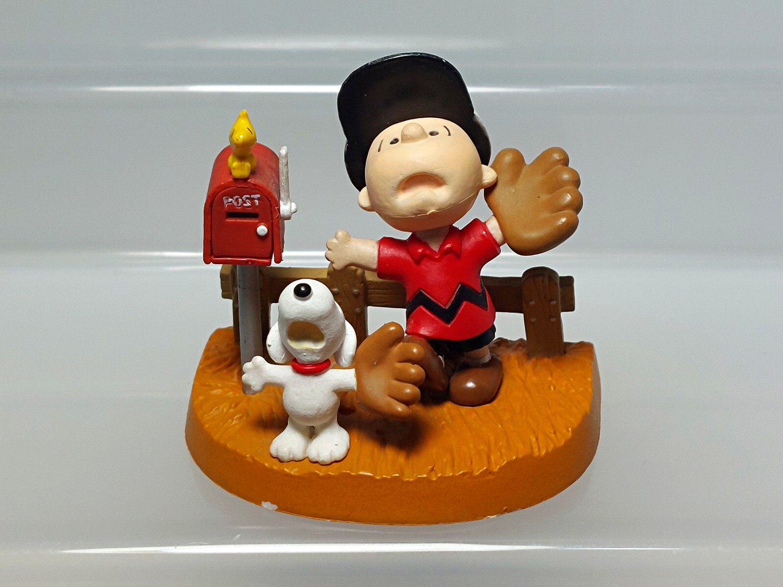 PEANUTS World of Snoopy CATCH (Special Color Ver) Figure Takara 1.8in