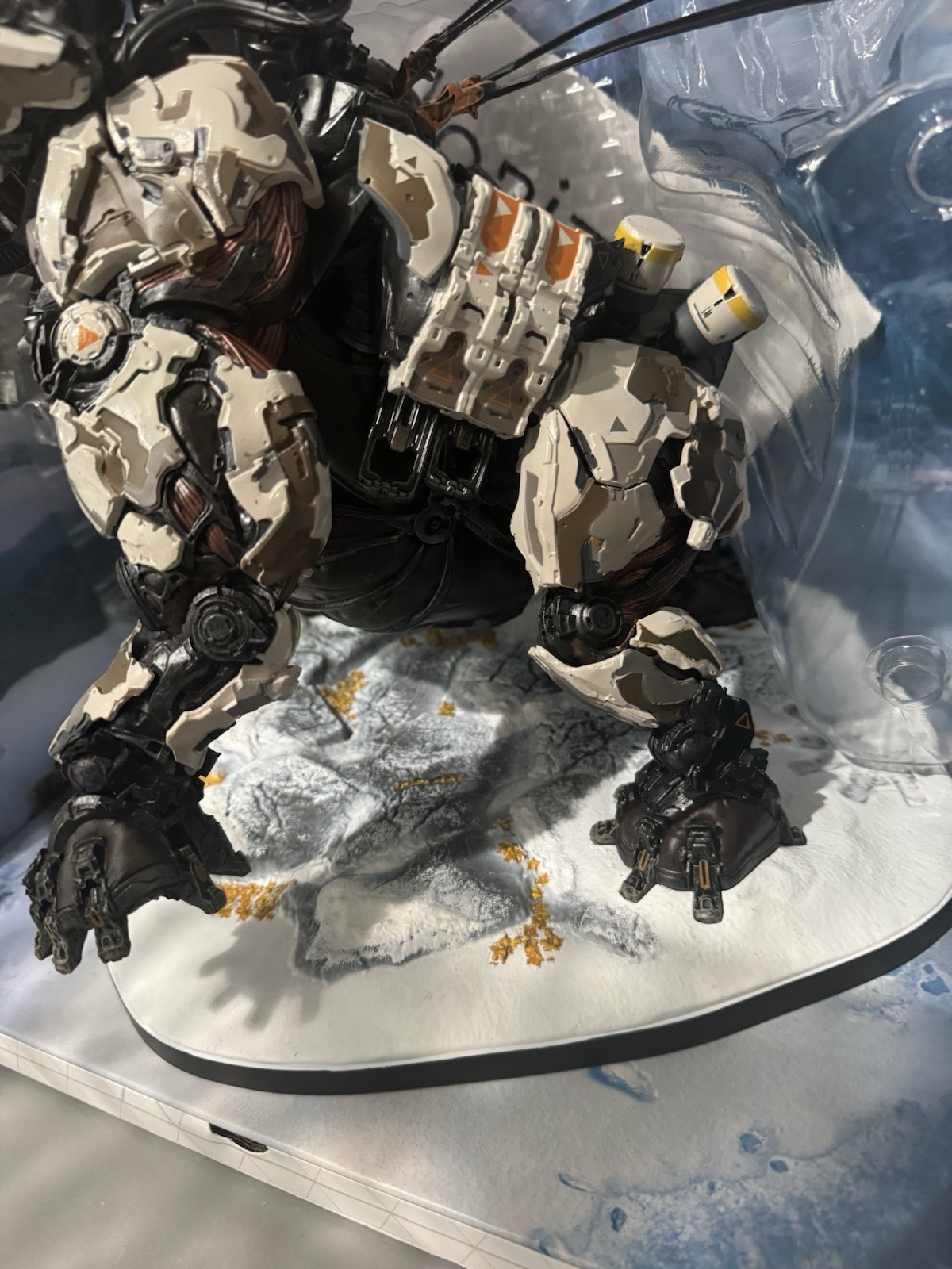 Horizon Forbidden West Collector’s Edition – Tremortusk/Aloy Statues With Box!