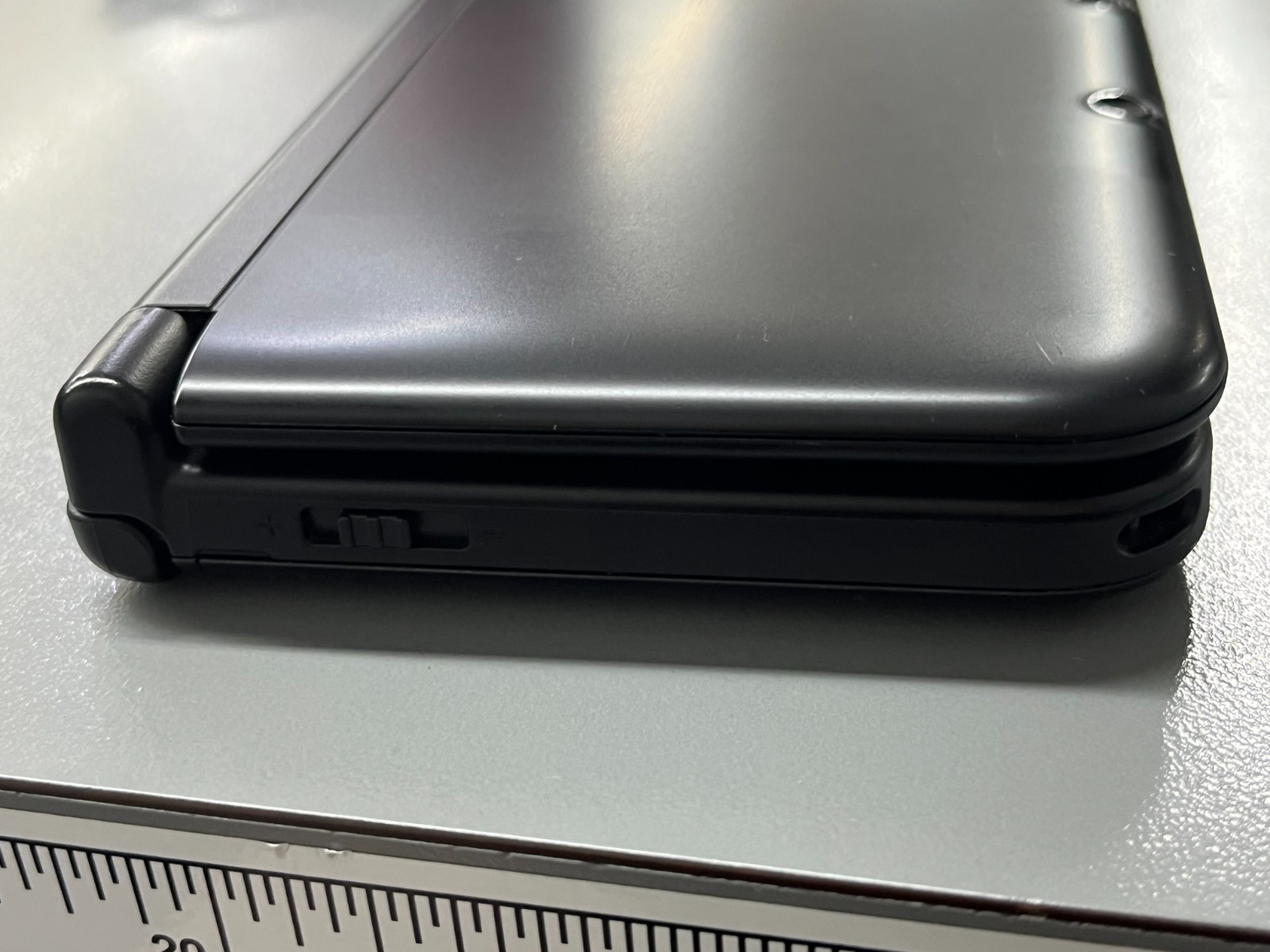 NINTENDO 3DS XL – HANDHELD – SPR-001 Black w/ charger & 4gb SD