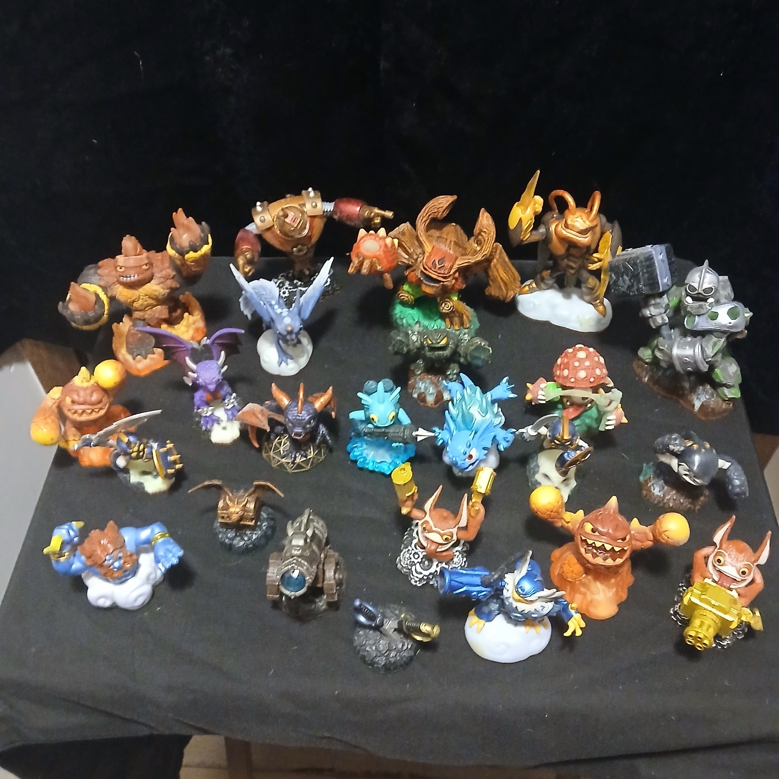 Lot of 46 – Skylanders Figures, Cards, Sticker, Manuals Assorted Untested☄️☄️#M