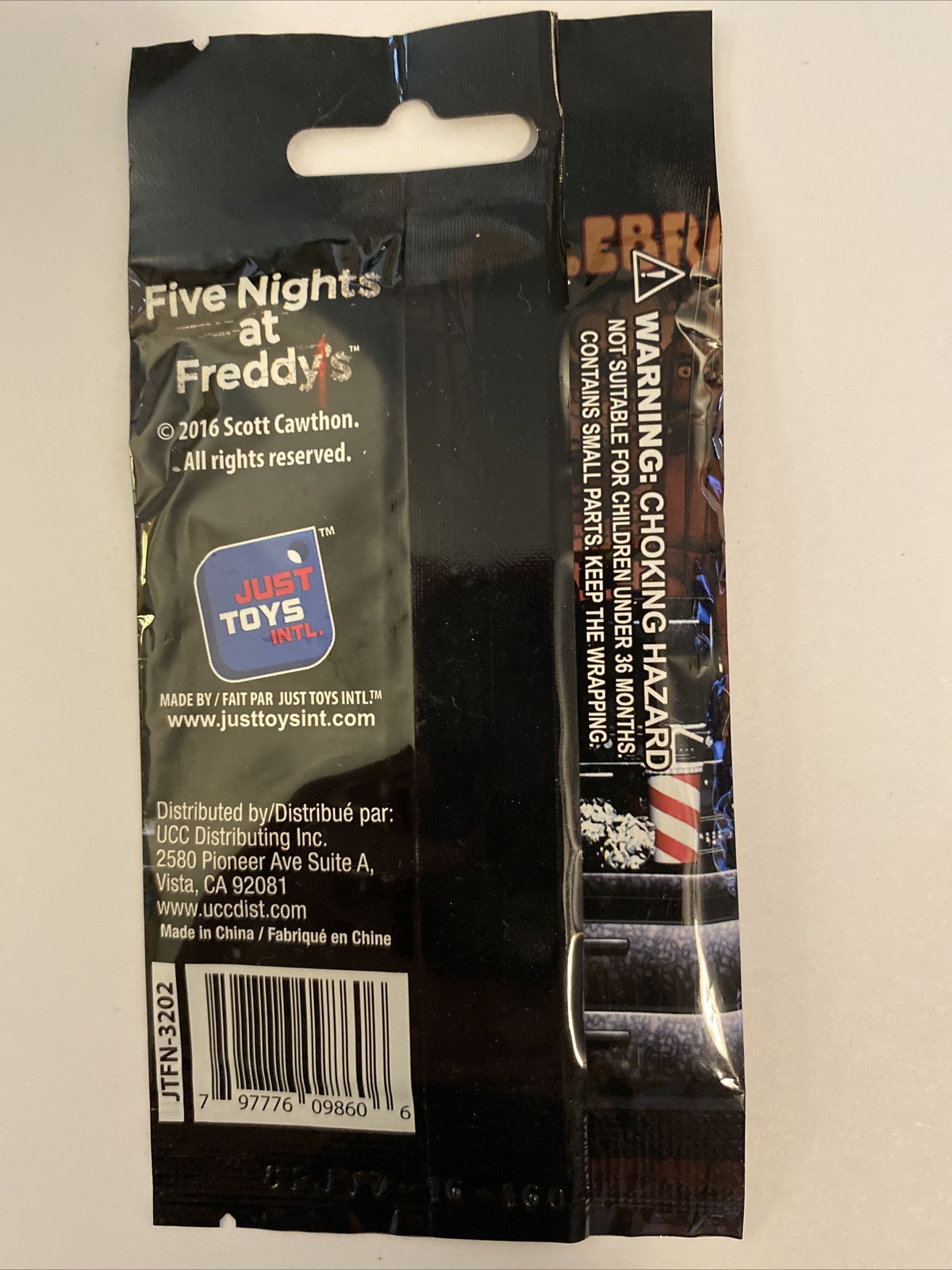 Five Nights at Freddy’s Dog Tag, 1 Dog Tag 1 Collector Sheet, Blind Bag
