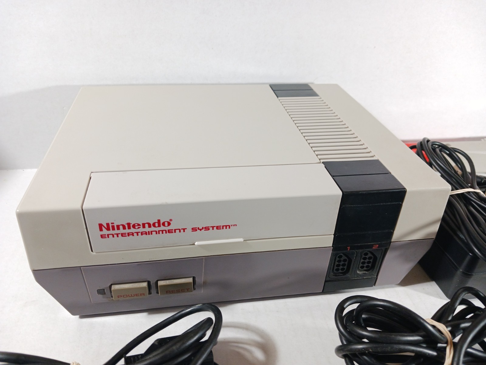 Nintendo NES Console Bundle Tested Cleaned 2 Controllers OEM Cords Mario TMNT