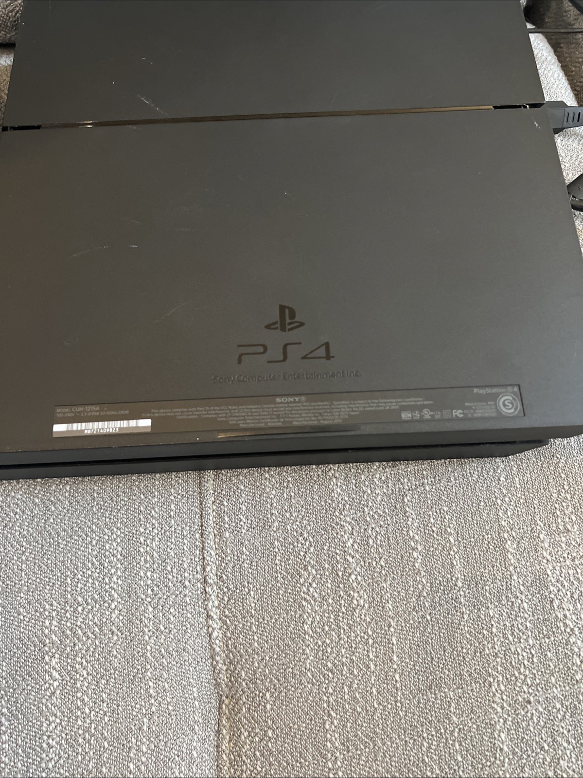 Sony PlayStation 4 PS4 500GB Black Console with Two controllers HDMI Power Cord
