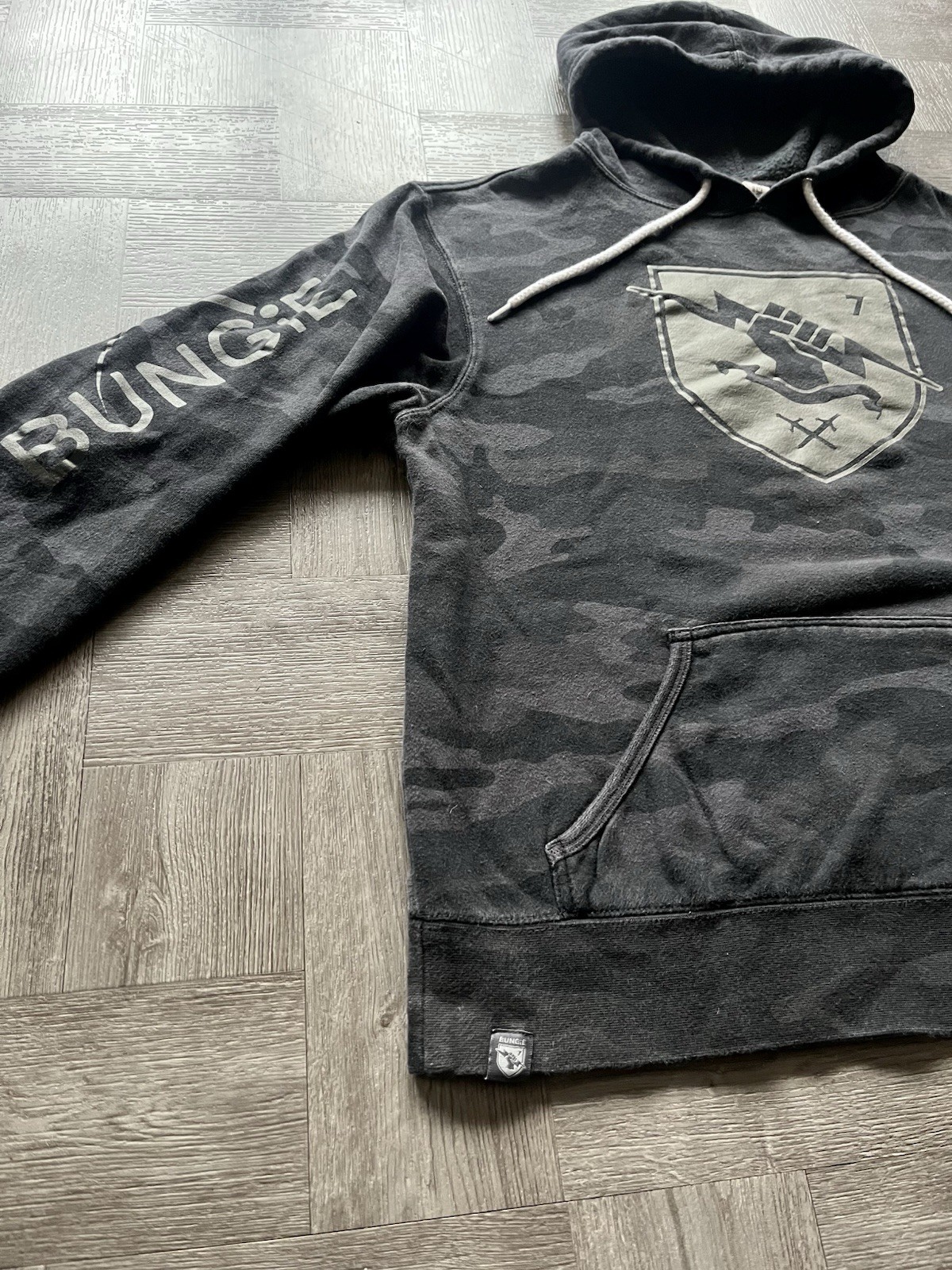 RARE Destiny 2 Bungie Zip Up Hoodie Sweatshirt Medium Video Game Women’s M Camo