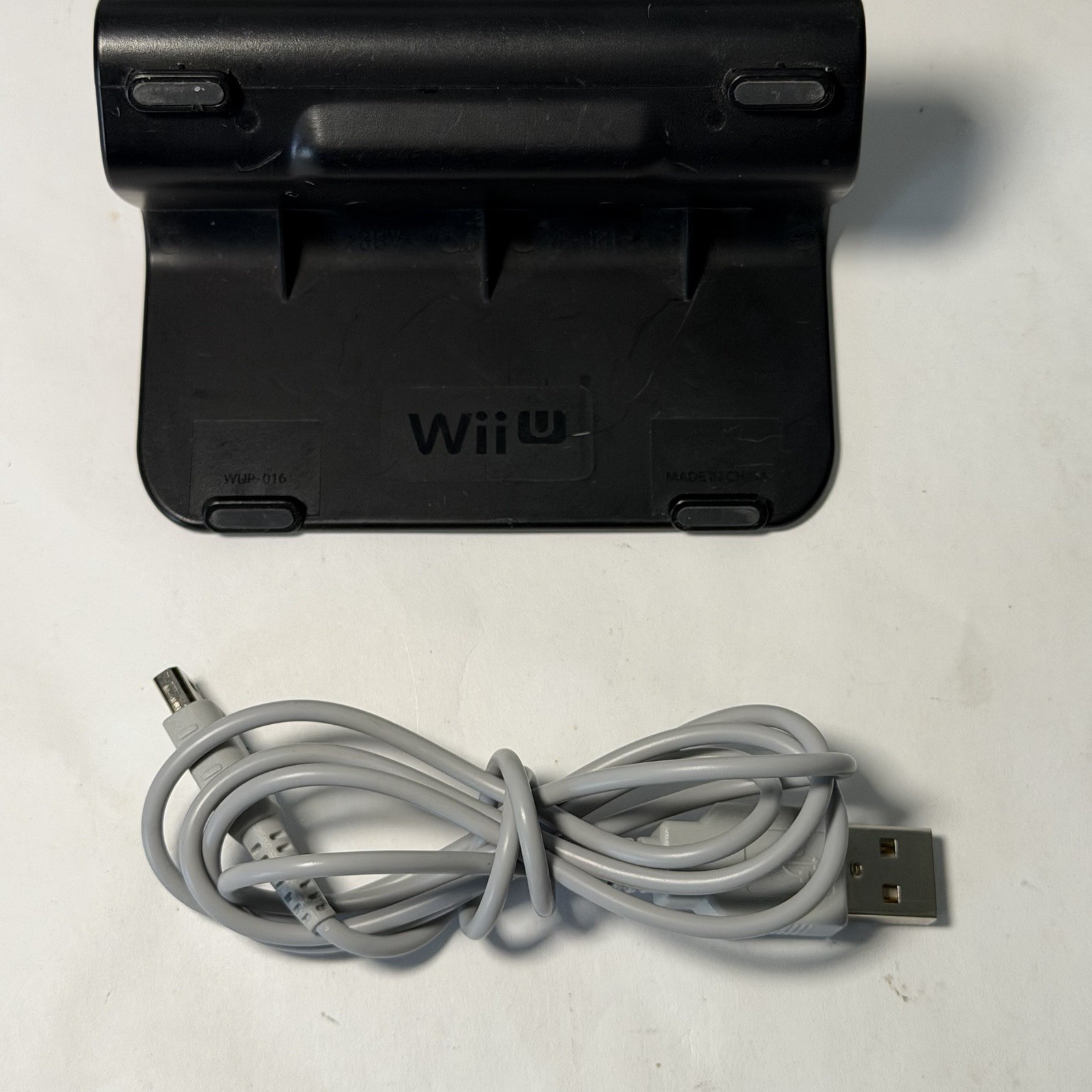 Nintendo Wii U 32GB Black Deluxe Console & Gamepad W/ Mario Kart 8 And Zombie U