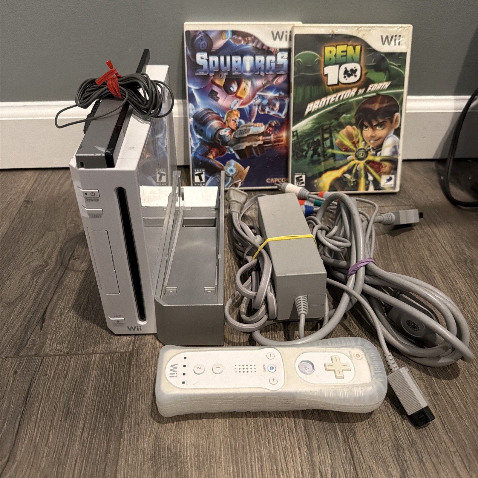 Wii Console Bundle w/ 2Games and Controller- Tested Works!