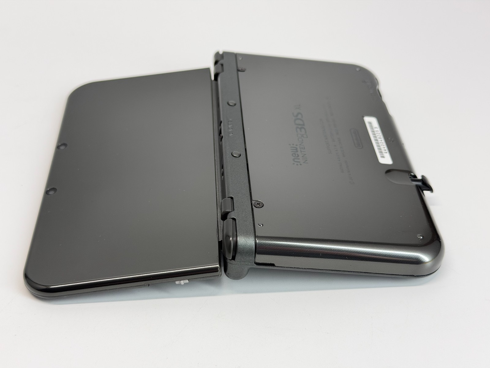 Nintendo New 3DS XL Metallic Black Handheld System *Screen has Yellow Line*