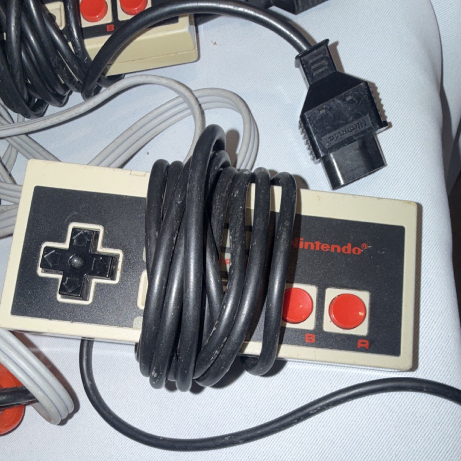Nintendo NES Controllers & Zapper Light Gun Wired 8ft Cable Gray Red Black