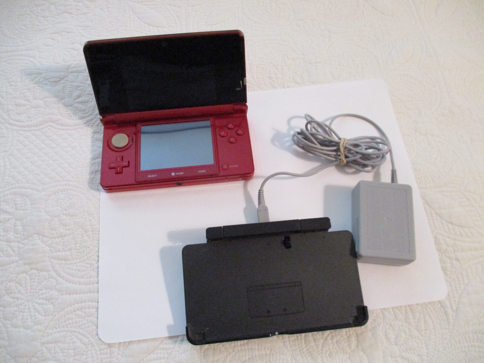 Nintendo 3DS Red CTR-001 Handheld Console w/ Charger/Cradle/2GB SD Card – Tested