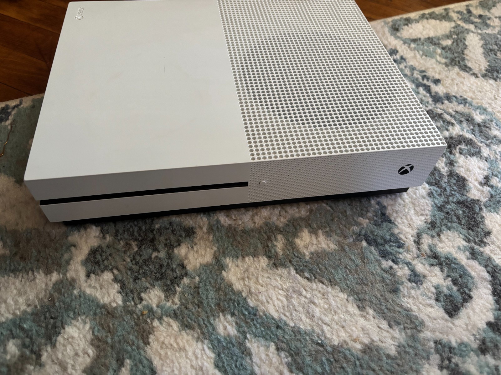 Xbox One S 1TB Console – White (XBS1TB) – USED – 2 controllers included!!!!