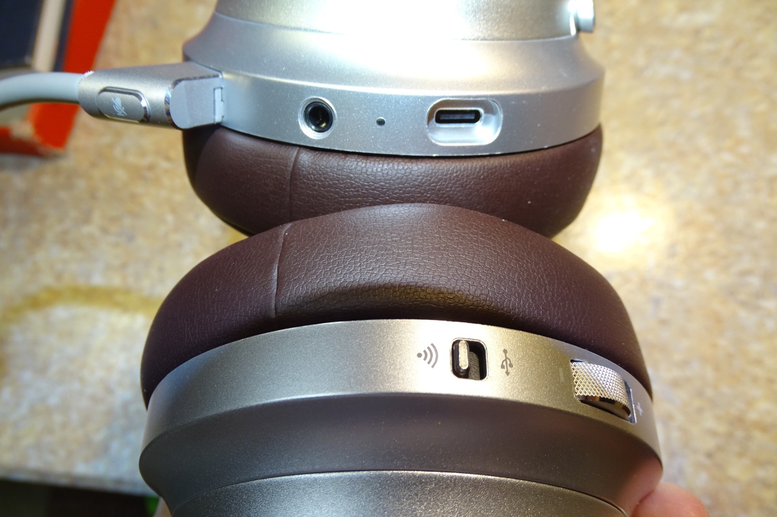 Corsair Virtuoso RGB Wireless Gaming Headset – High-Fidelity Brown Leather Parts