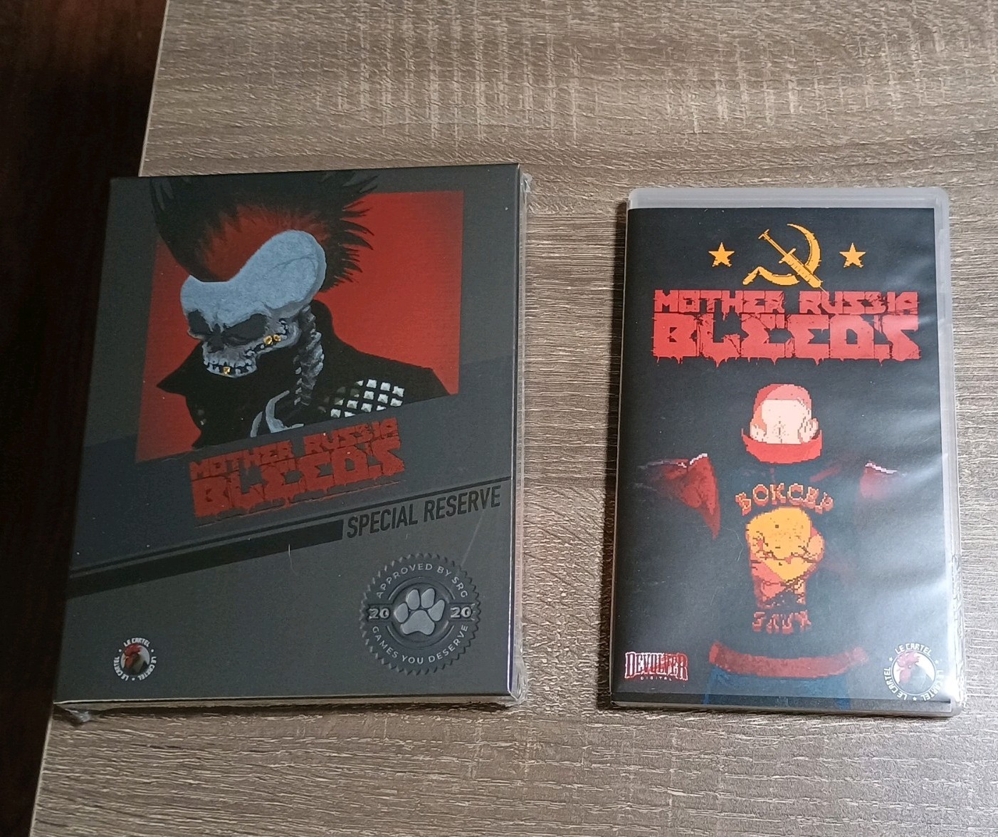 Mother Russia Bleeds Switch Special Reserve numbered 2663/3500 w/ Extra Case