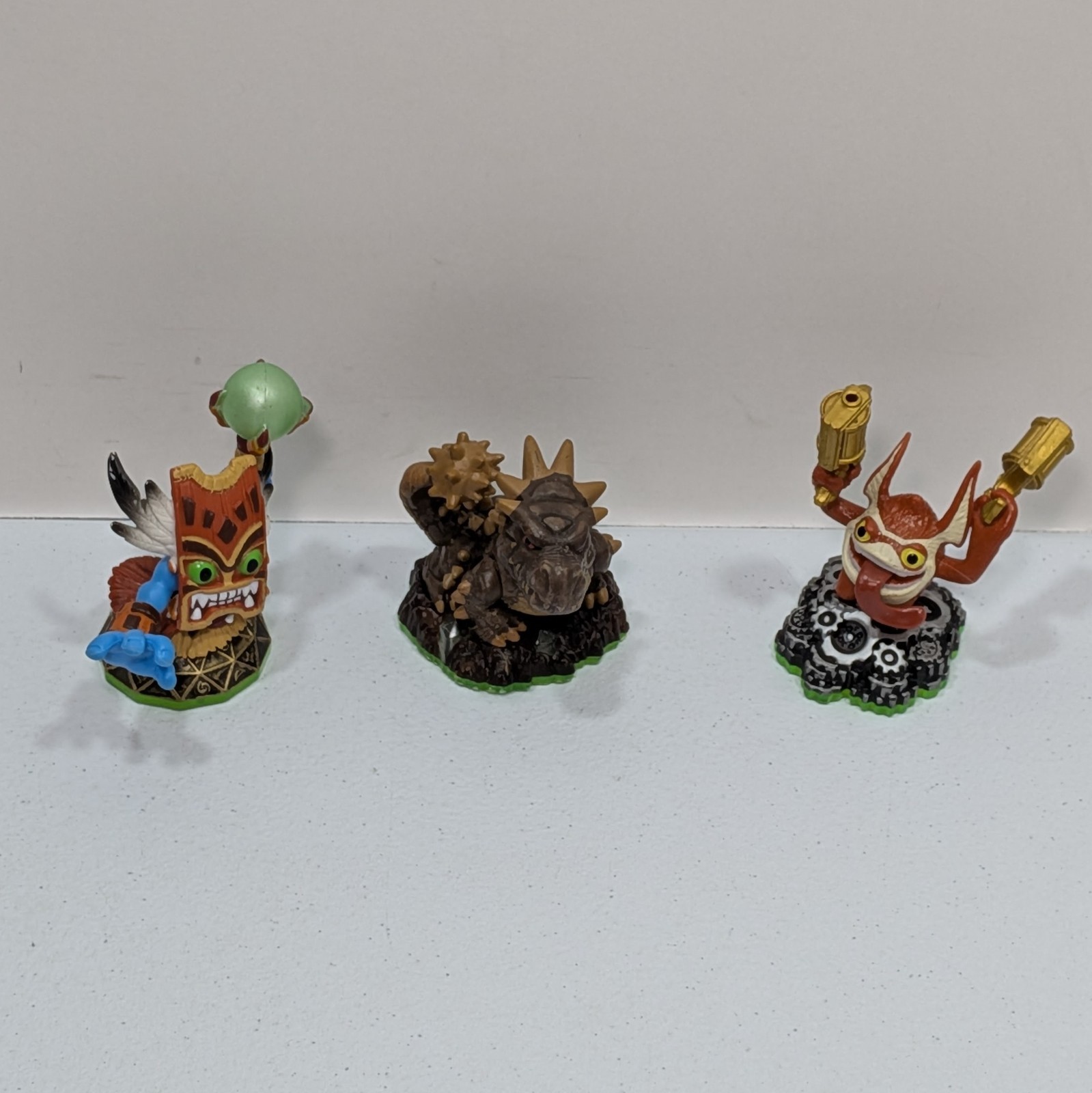 Skylanders Spyros Adventure 14 Figure Lot w/ 6 Cards & PowerA Travel Tote Bag