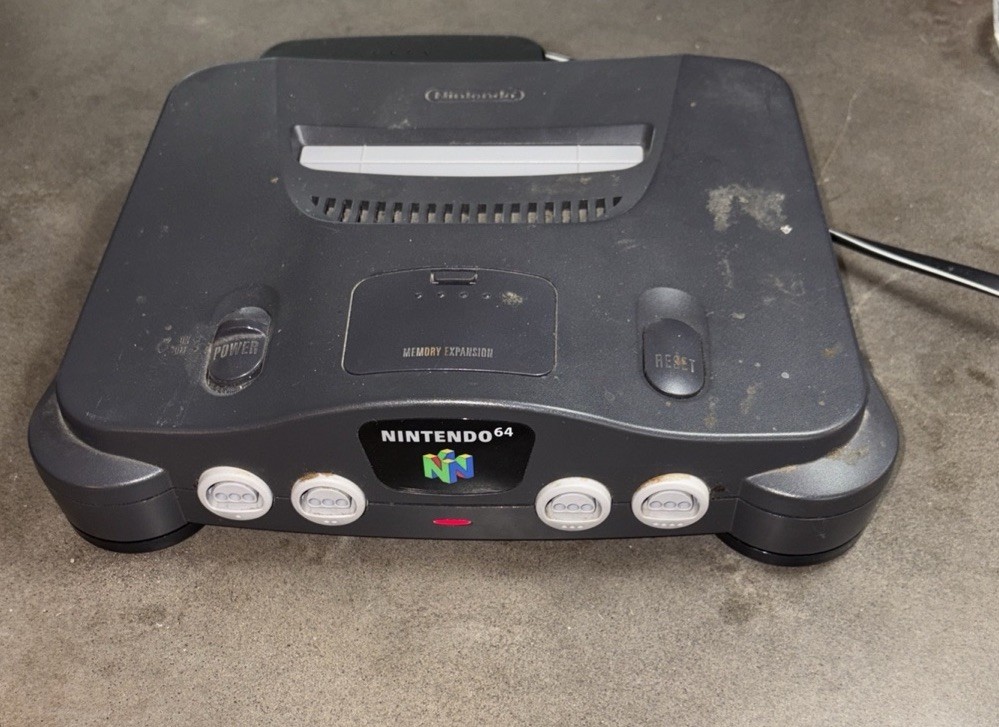 Nintendo 64 N64 With Four Controllers And Cords