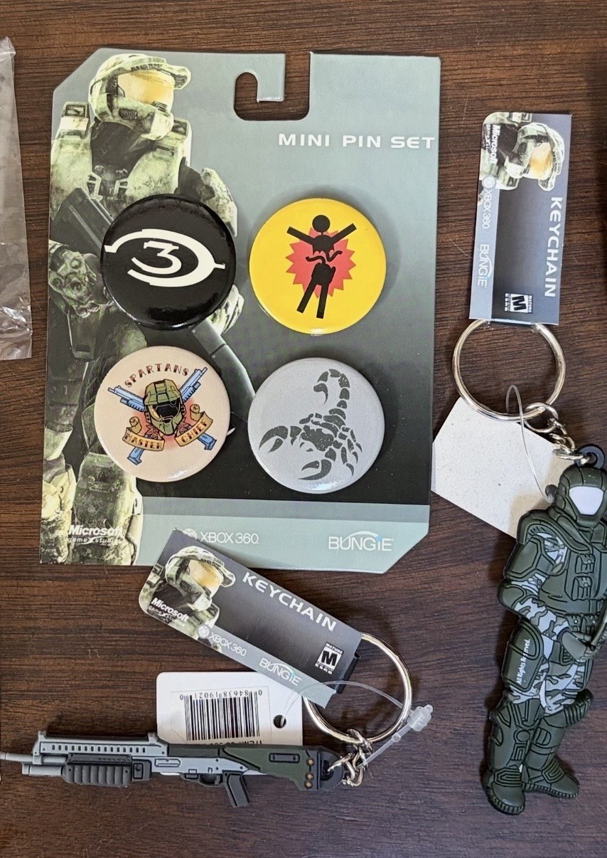 NOS HALO 3 Lot Dog Tag, Buttons, Pins from 2007 Microsoft Corp Bungie XBOX Rare!