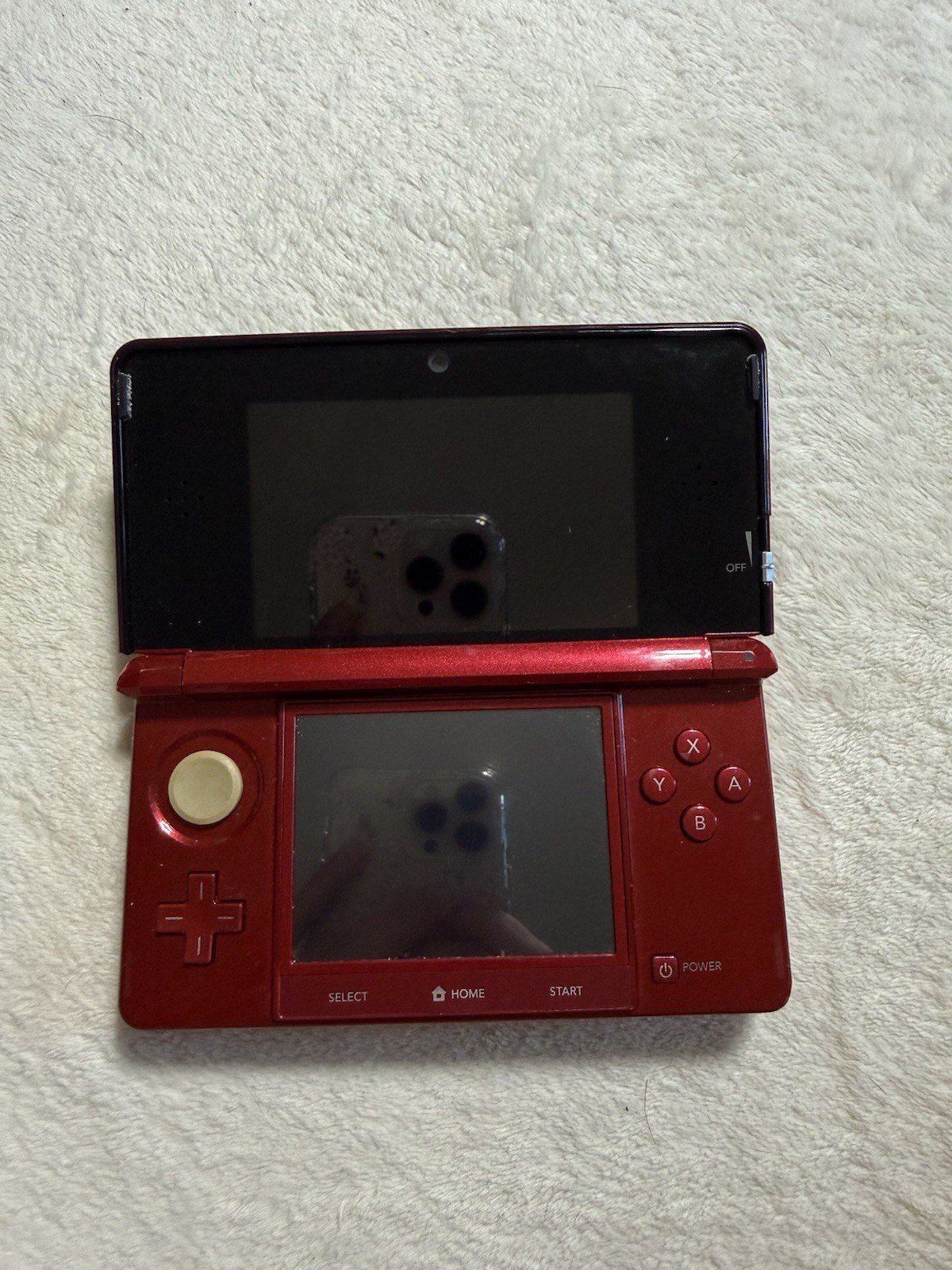 Nintendo 3DS Red Handheld Console System NOT WORKING PROPERLY(NO CHARGER)