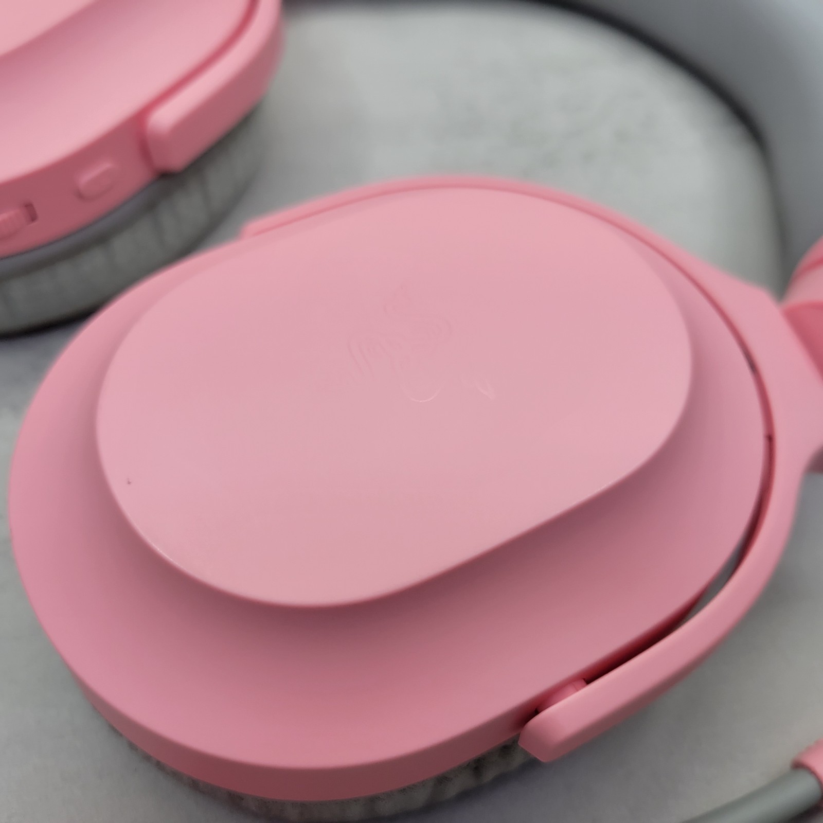 Razer Barracuda X WIRED ONLY ! Gaming Headset for PC, PS4, PS5, Switch – Pink