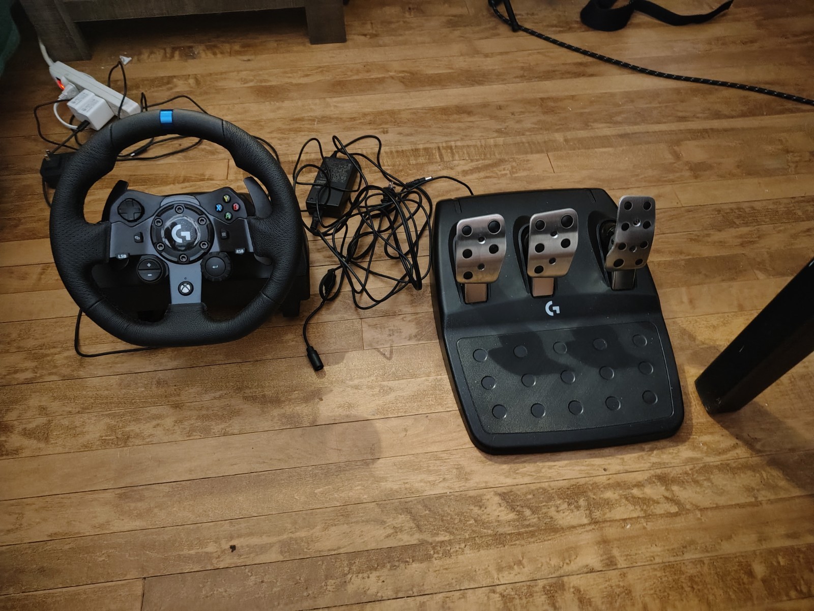 Logitech G923 TRUEFORCE Force Feedback Racing Wheel & Pedals Wired Xbox One