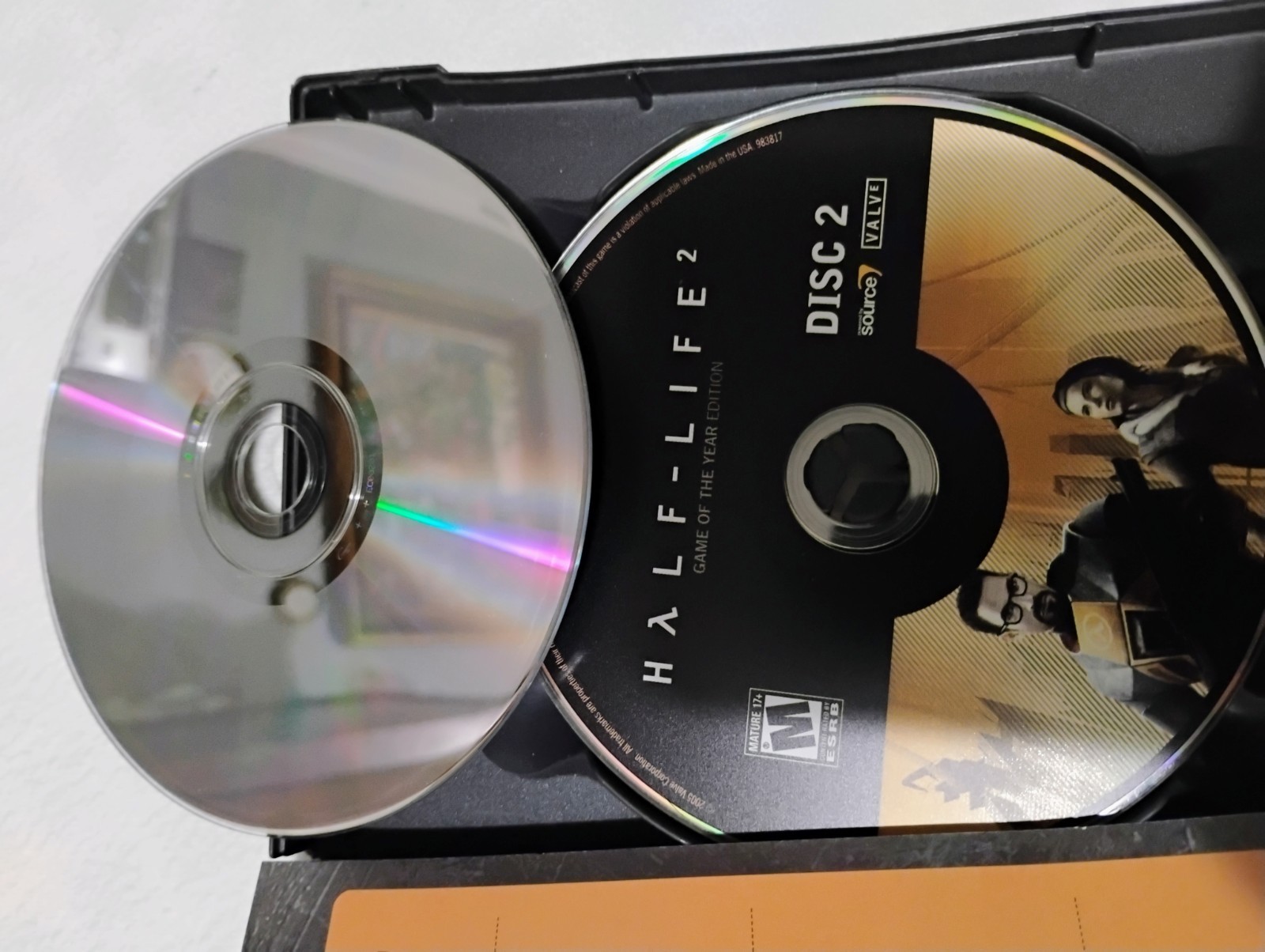 Half-Life 2 Game of the Year Edition PC CD-ROM 2005 5 Disc Set Valve Corp