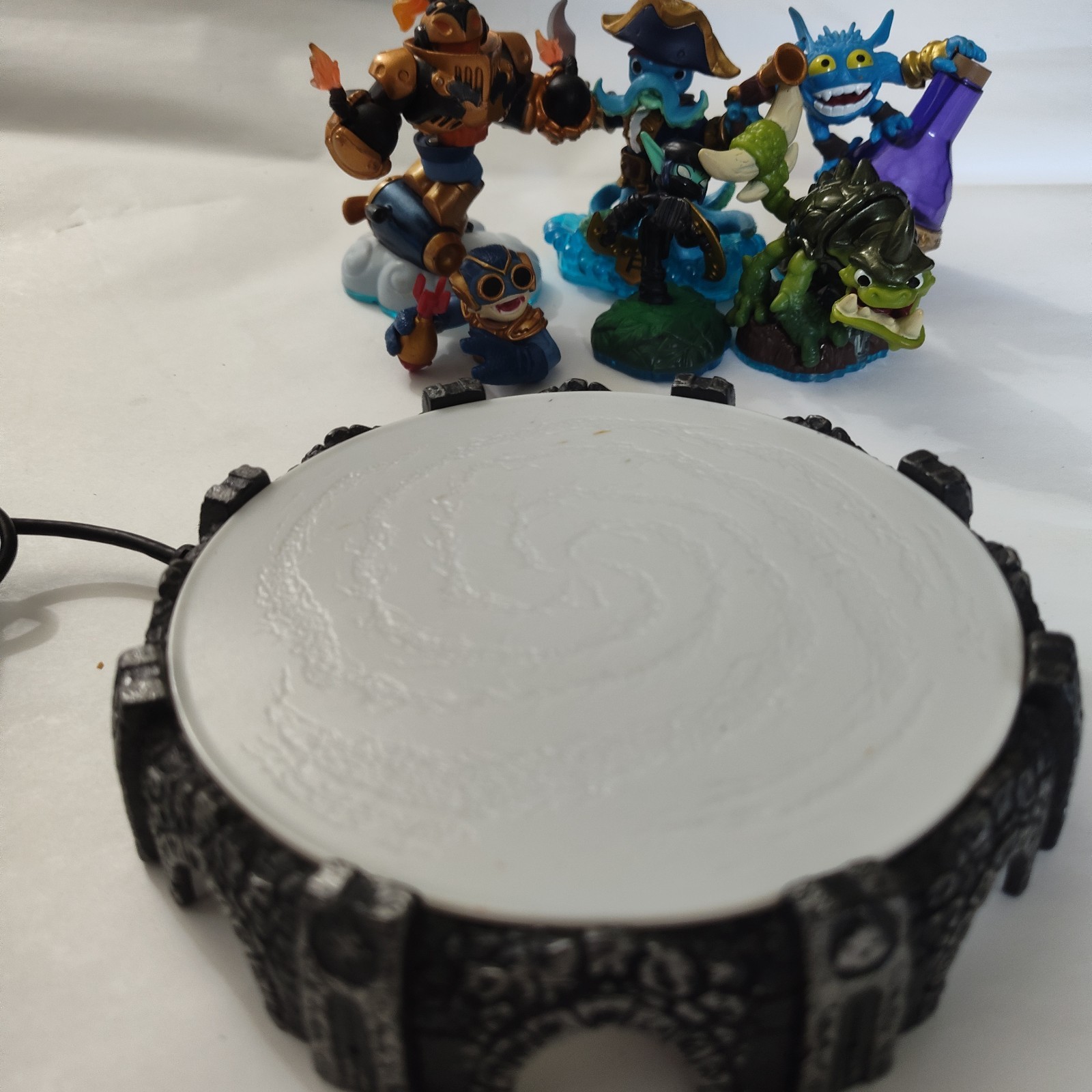 Skylanders Giants Carry CaseBack Pack Bag Figures Ignitor Pop Fizz Lot Of 6