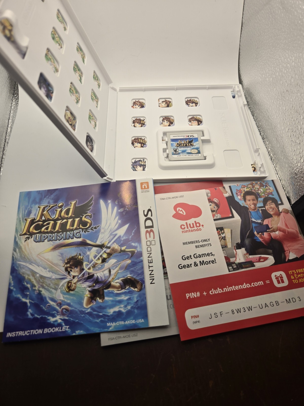Kid Icarus Uprising (nintendo 3DS, 2012)
