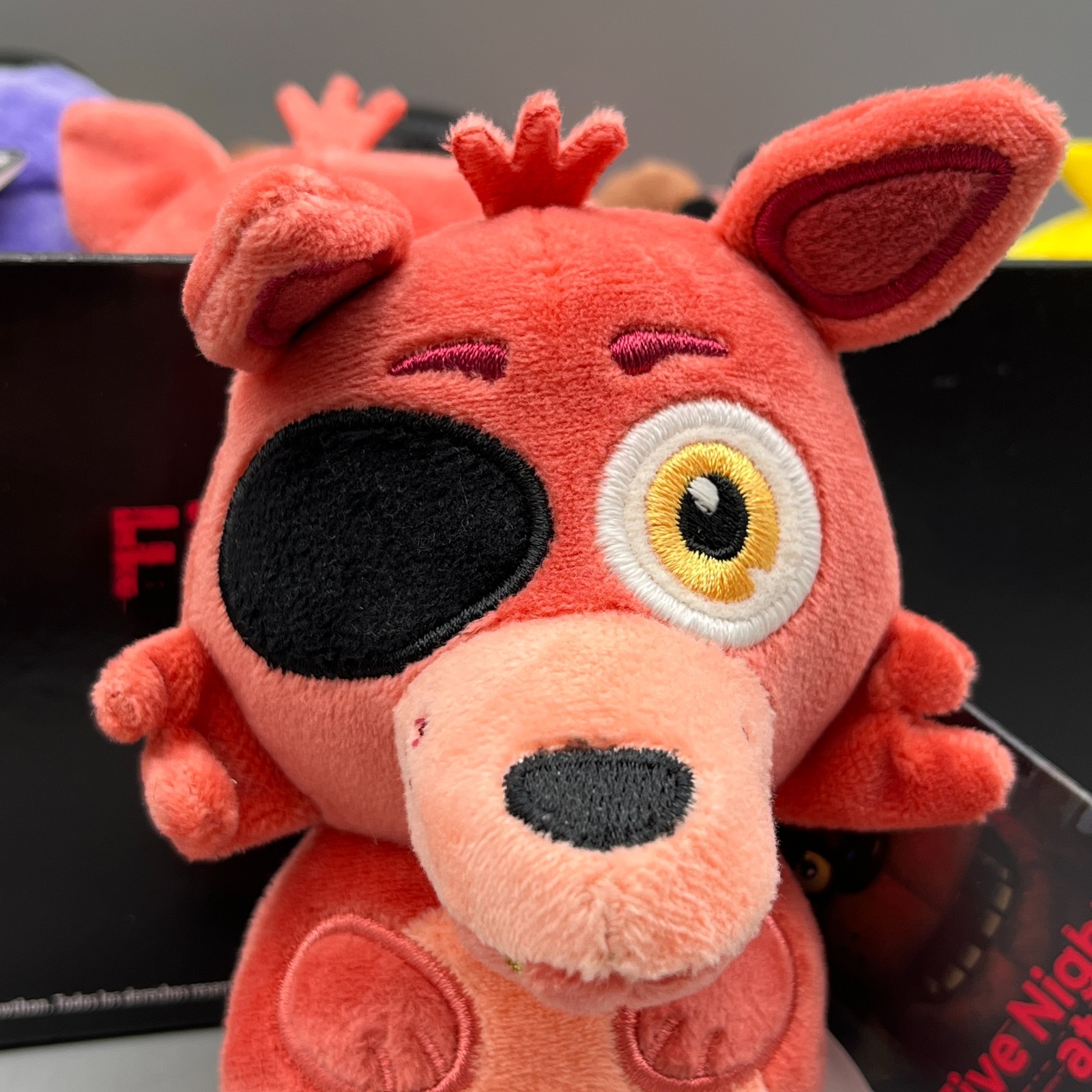 Jazwares FNAF 2025 4″ Mini Plush Set 5 GLOW EYES Freddy Bonnie Chica Foxy Golden