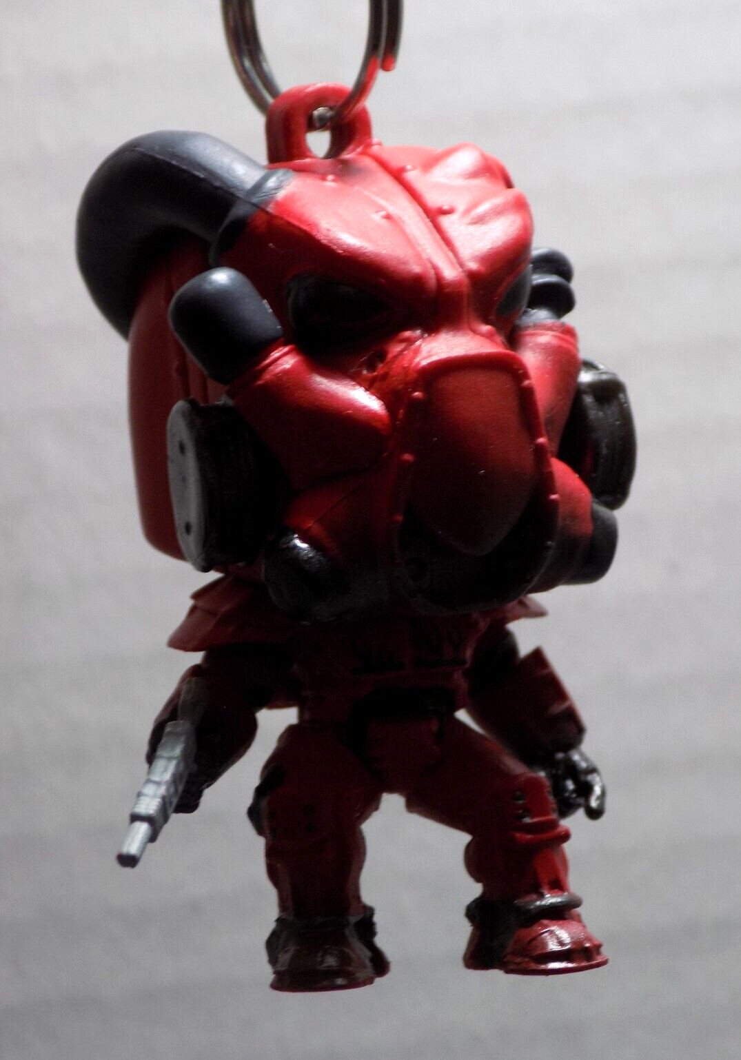 L/2 Video Game Keychain Backpack Clip On Figures Fallout 76 Red X-01 Power Armor