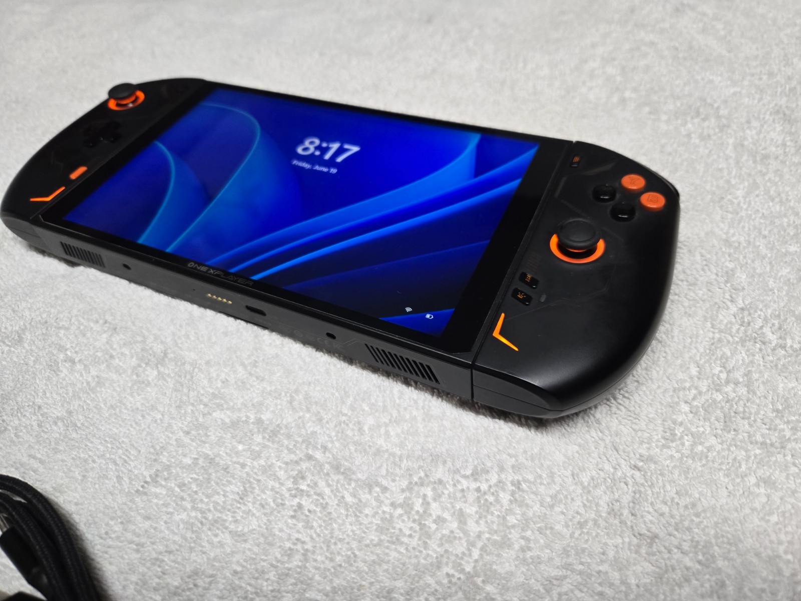 OneXPlayer 2 Pro Handheld 8.4″ AMD Ryzen 7 7840U 32GB RAM 2TB SSD Windows 11