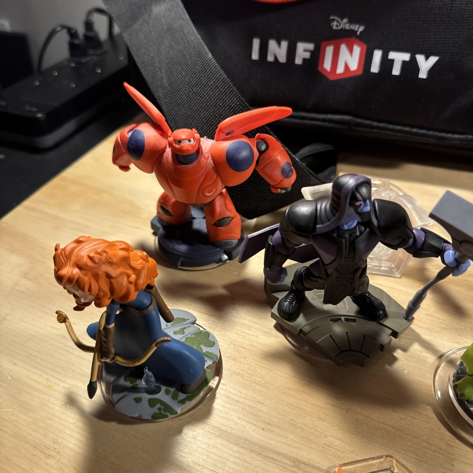 Disney Infinity Figure Lot Of 21 With Travel Bag And Discs Monsters Stitch Ralph