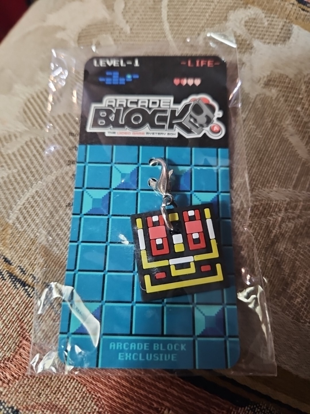 Arcade Block Exclusive 8 Bit Rubber 1″ Treasure Chest Zipper Pull Level Up
