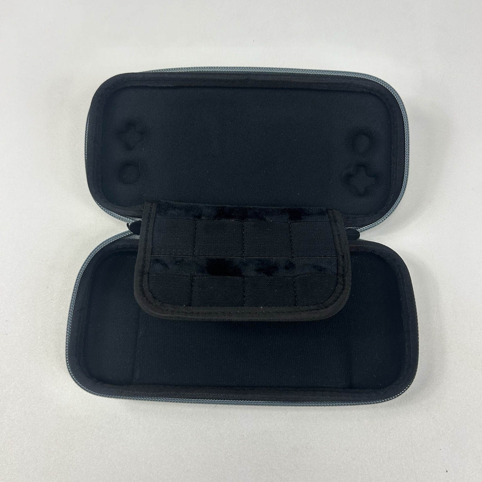 Nintendo Switch Munto Game Traveler Deluxe Travel Case Game Holder – Light Gray