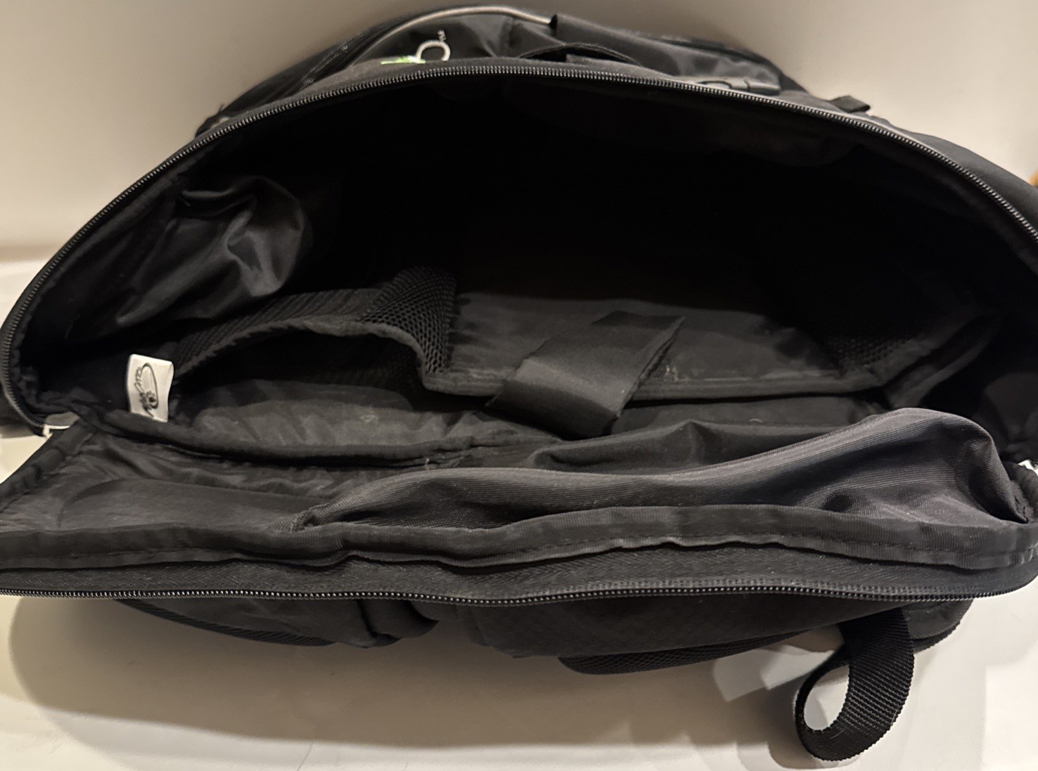 Black Mad Catz Licensed Xbox 360 Padded Backpack Case w/ Partitions Black Nylon