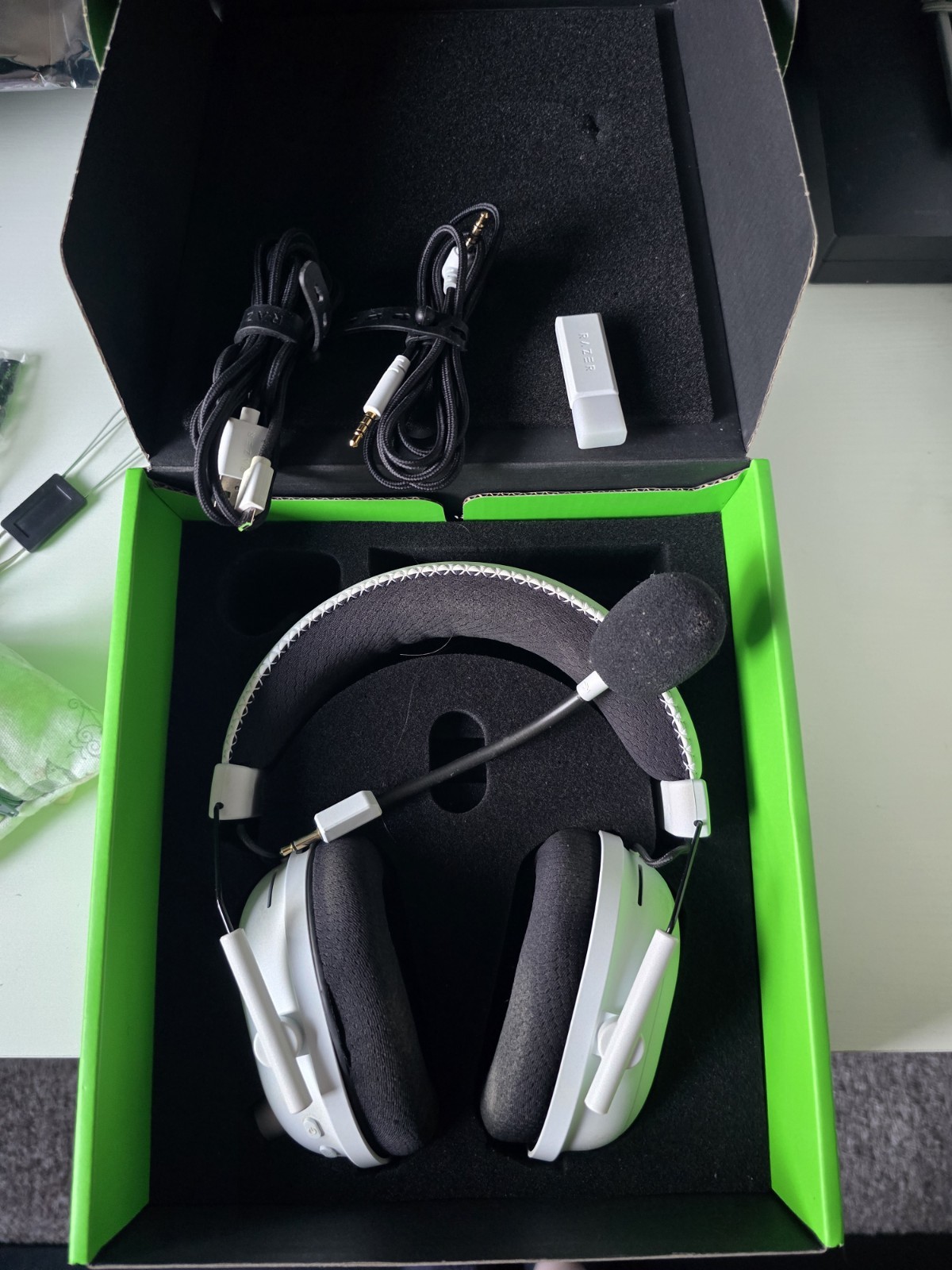 Razer BlackShark V2 Pro 2.4GHz Wireless Headset w/ Detachable Boom Mic White