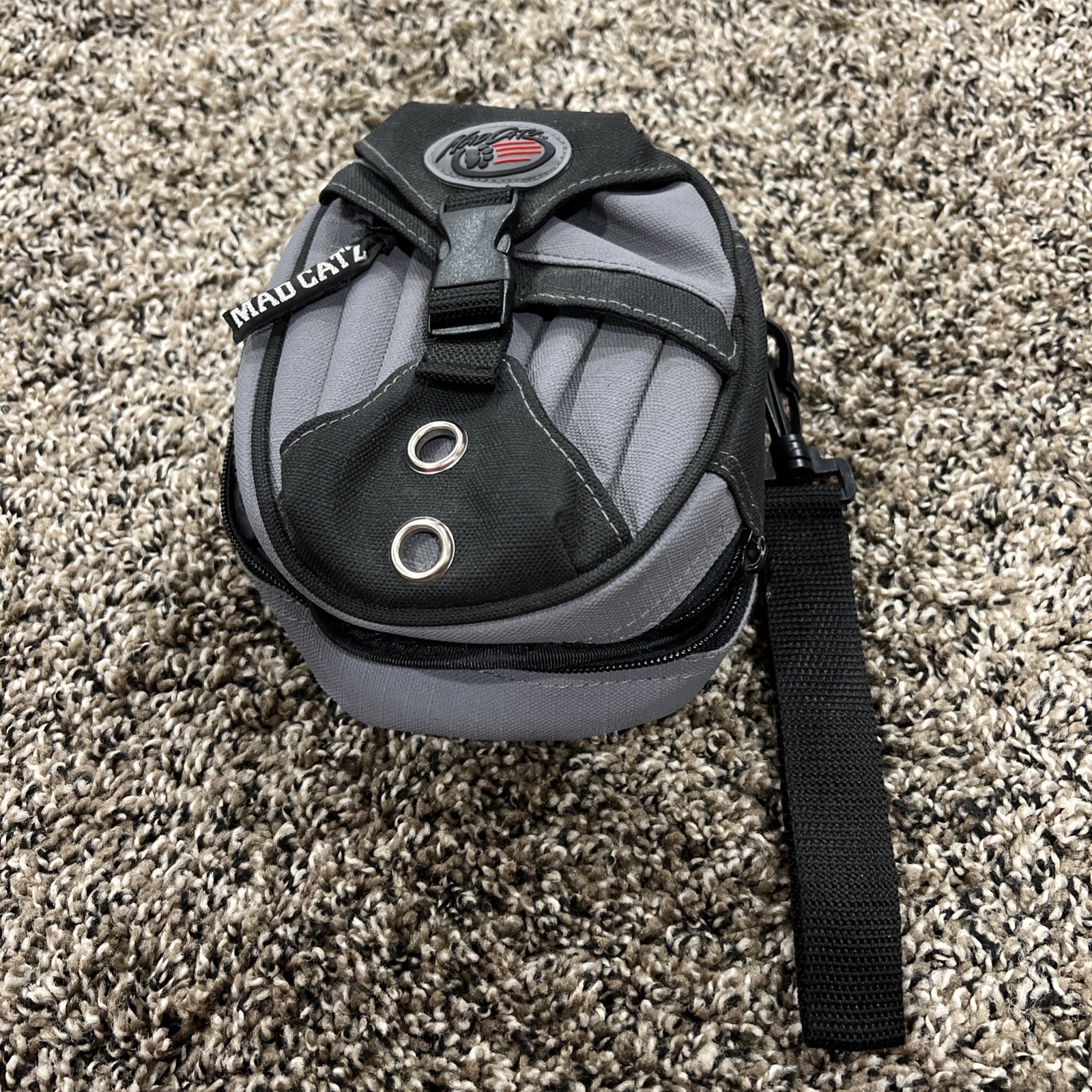 Mad Catz Carrying Case for Nintendo Gameboy Travel Bag for handheld and games