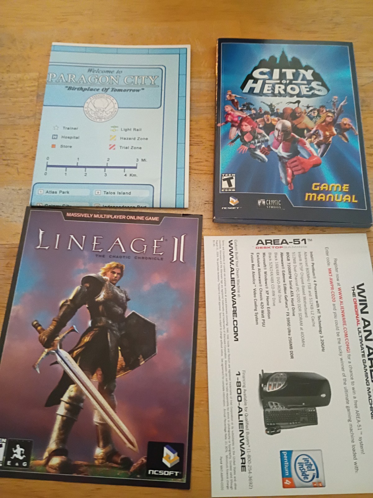Vintage 2004 City of Heroes PC- Game Big Box Edition (Ncsoft Cryptic )
