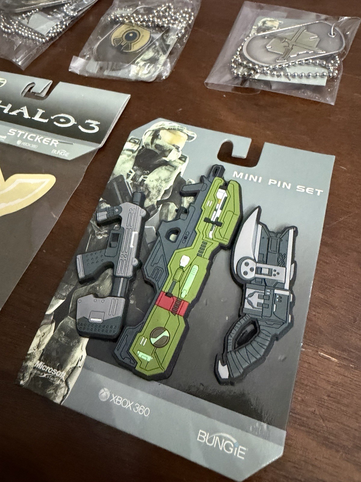 Lot Of 16 NOS HALO 3 Dog Tag, Buttons, Pins 2007 Microsoft Corp Bungie XBOX!