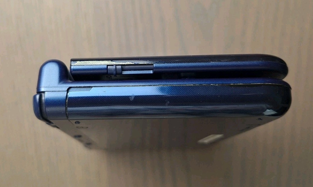 New Nintendo 3DS XL Metallic Blue Charger + 32GB SD Card | Region Free TOP IPS