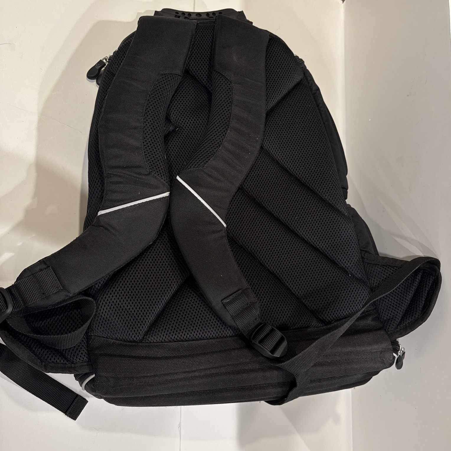 Black Mad Catz Licensed Xbox 360 Padded Backpack Case w/ Partitions Black Nylon
