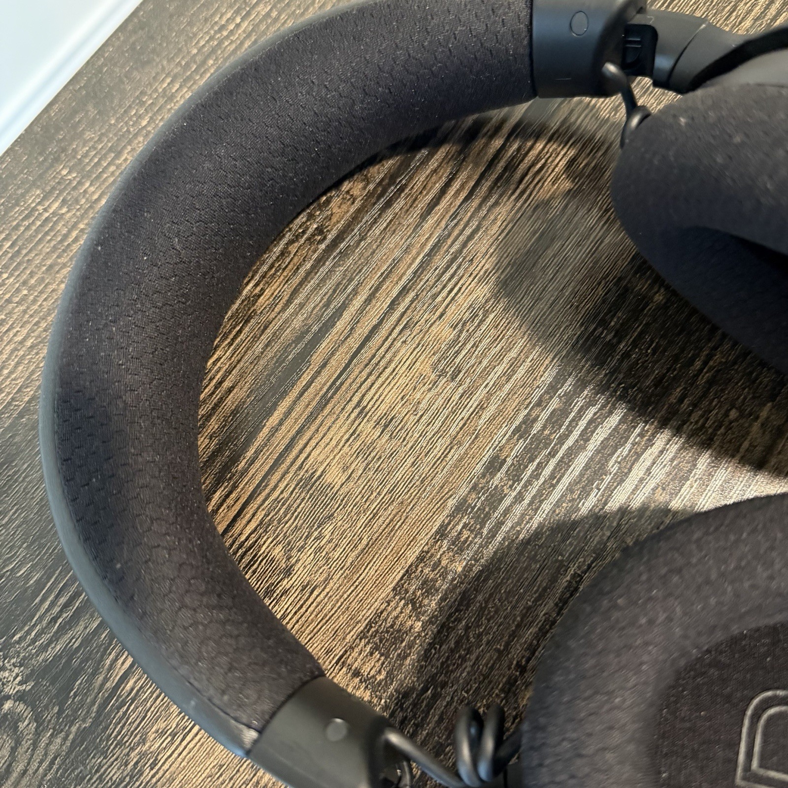 Razer Kraken V4 Wireless Gaming Headset: 2.4GHz, Bluetooth, USB