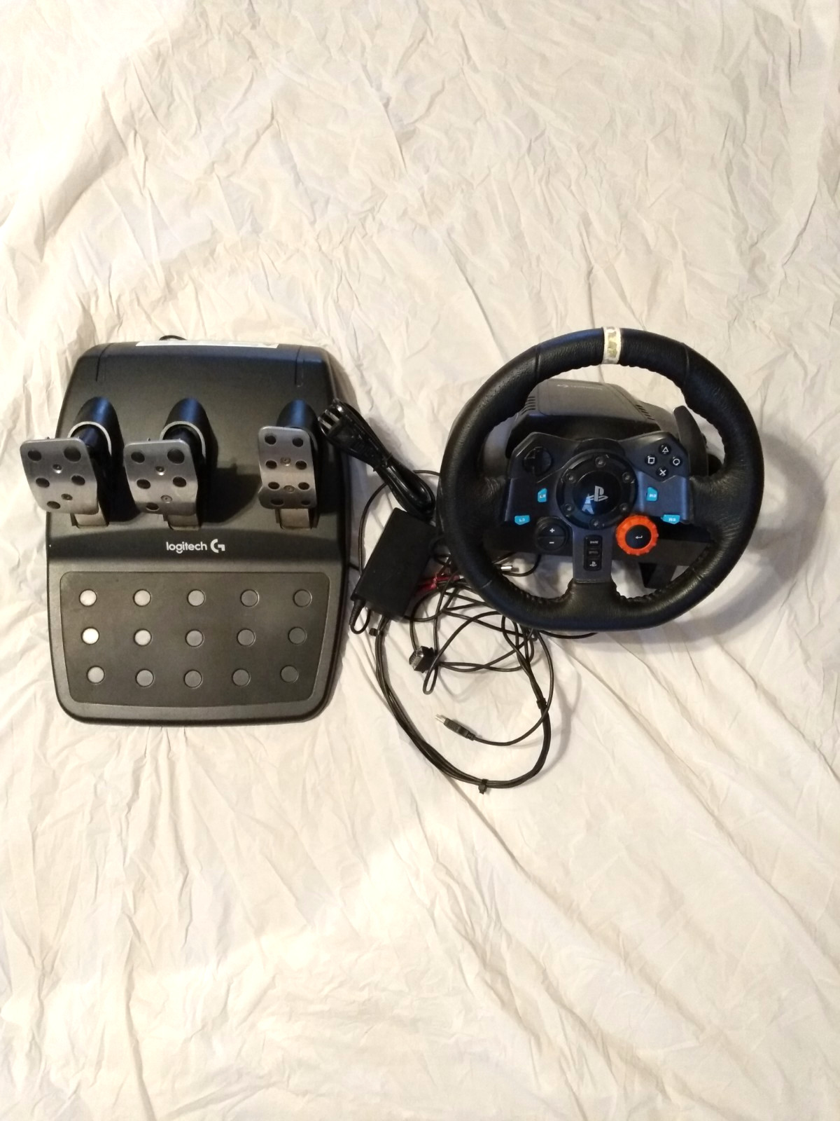 Logitech G29 Driving Force Racing Wheel and Floor Pedals Black NOT WORKING AS IS
