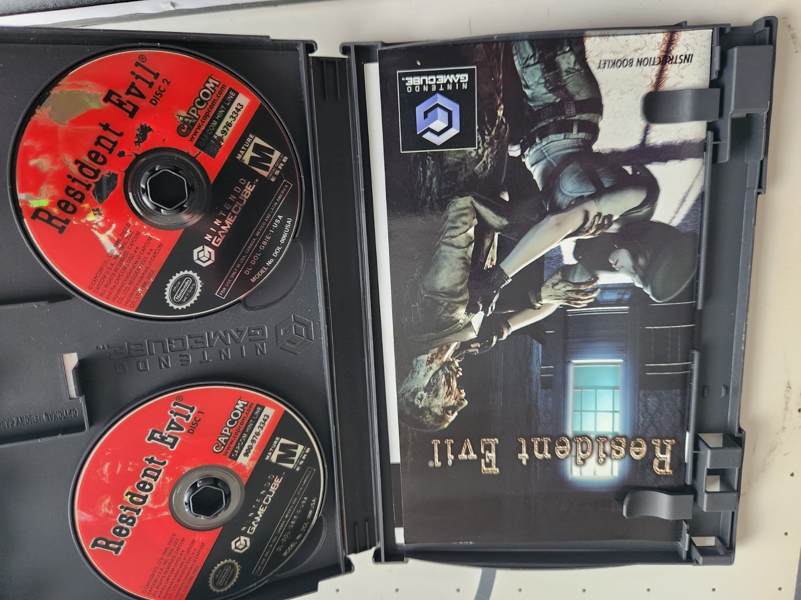 Capcom Resident Evil Zero & Resident Evil 4 Lot w/ Manuals Nintendo GameCube