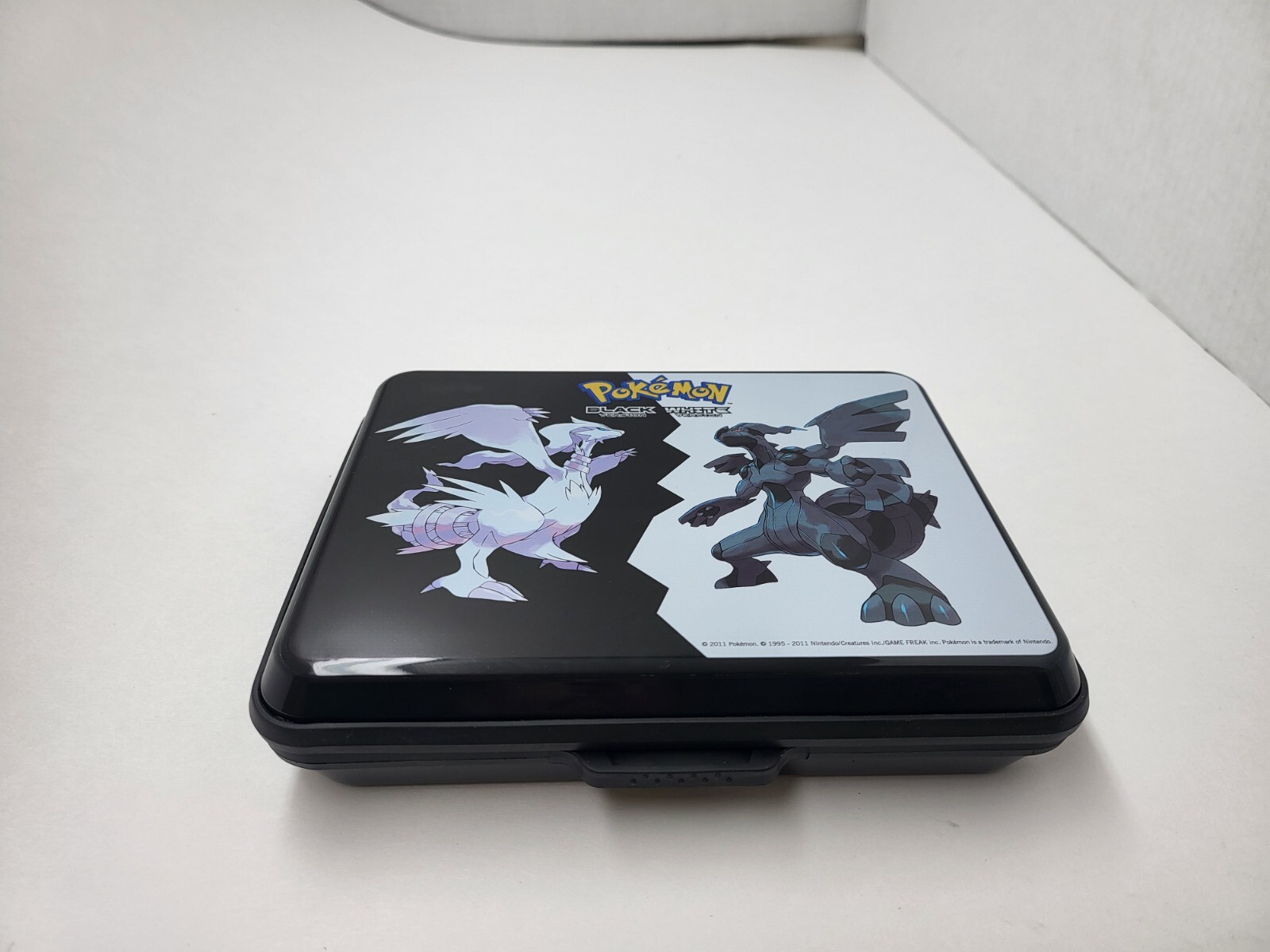 NEW MINT POKEMON BLACK /WHITE HARD SHELL TRAVEL CASE FOR 3DS/ 3DS XL NEW 3DS LL