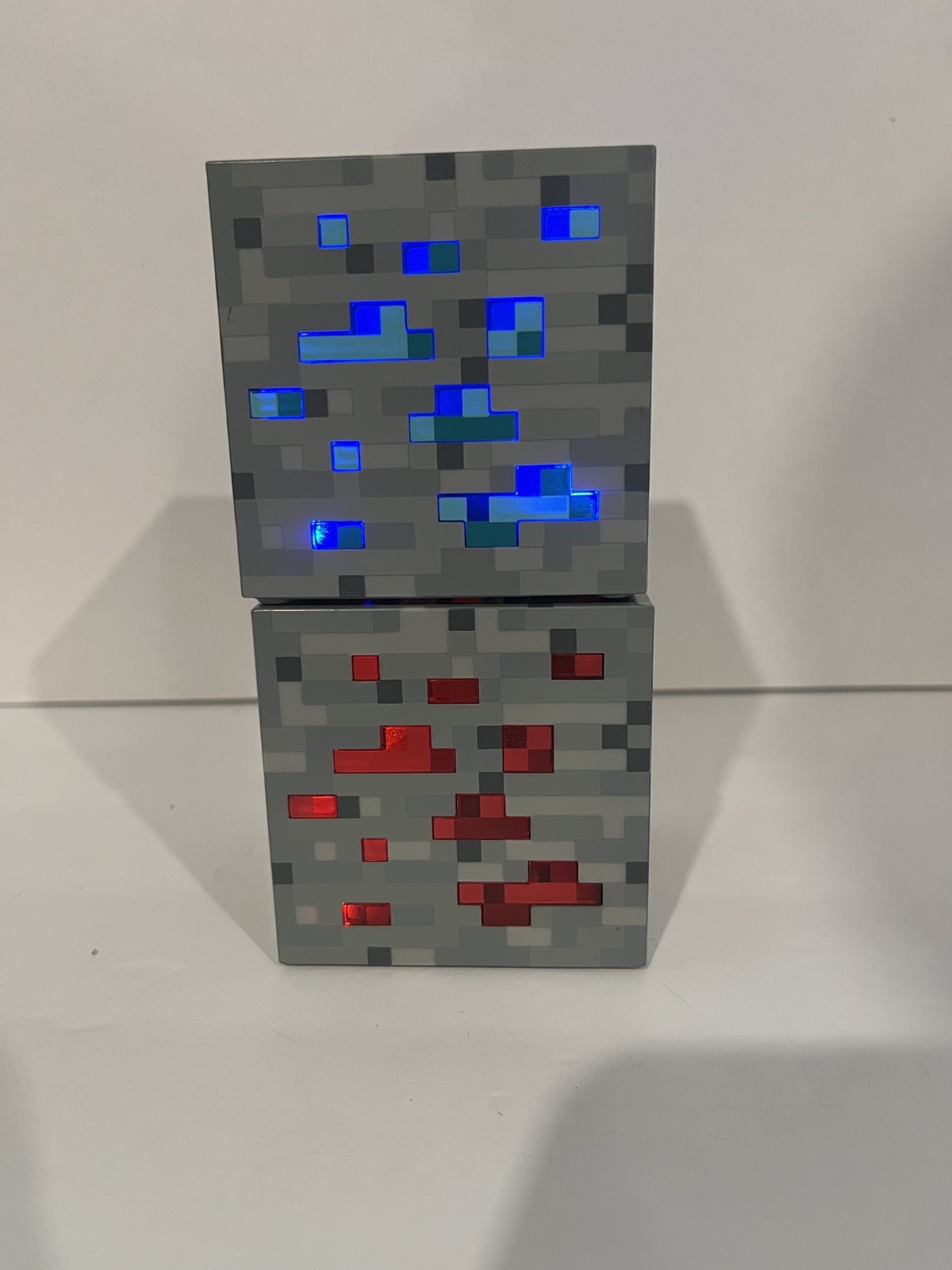 Minecraft Light Up Diamond Ore Block & Redstone Block by ThinkGeek – Lights Up