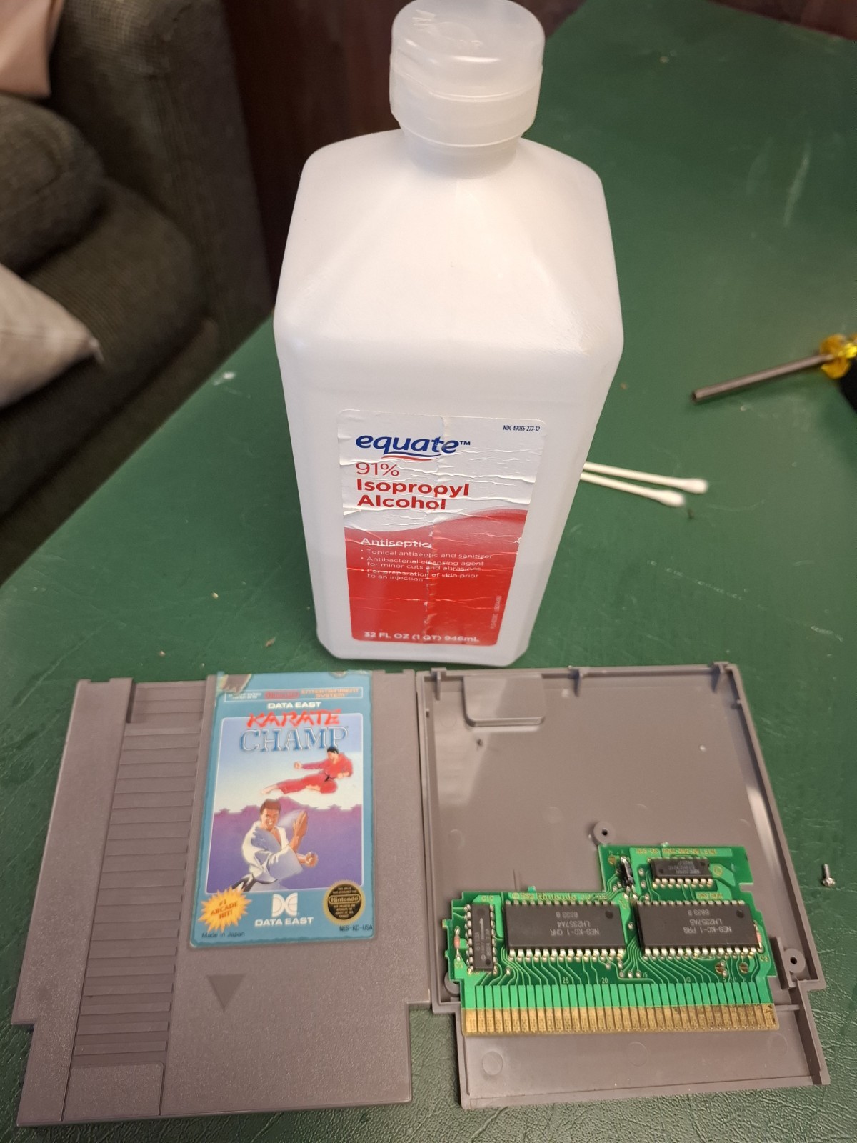 Nintendo NES Console Bundle OEM Tested Cleaned 2 Controllers Zapper Gun 4 Games