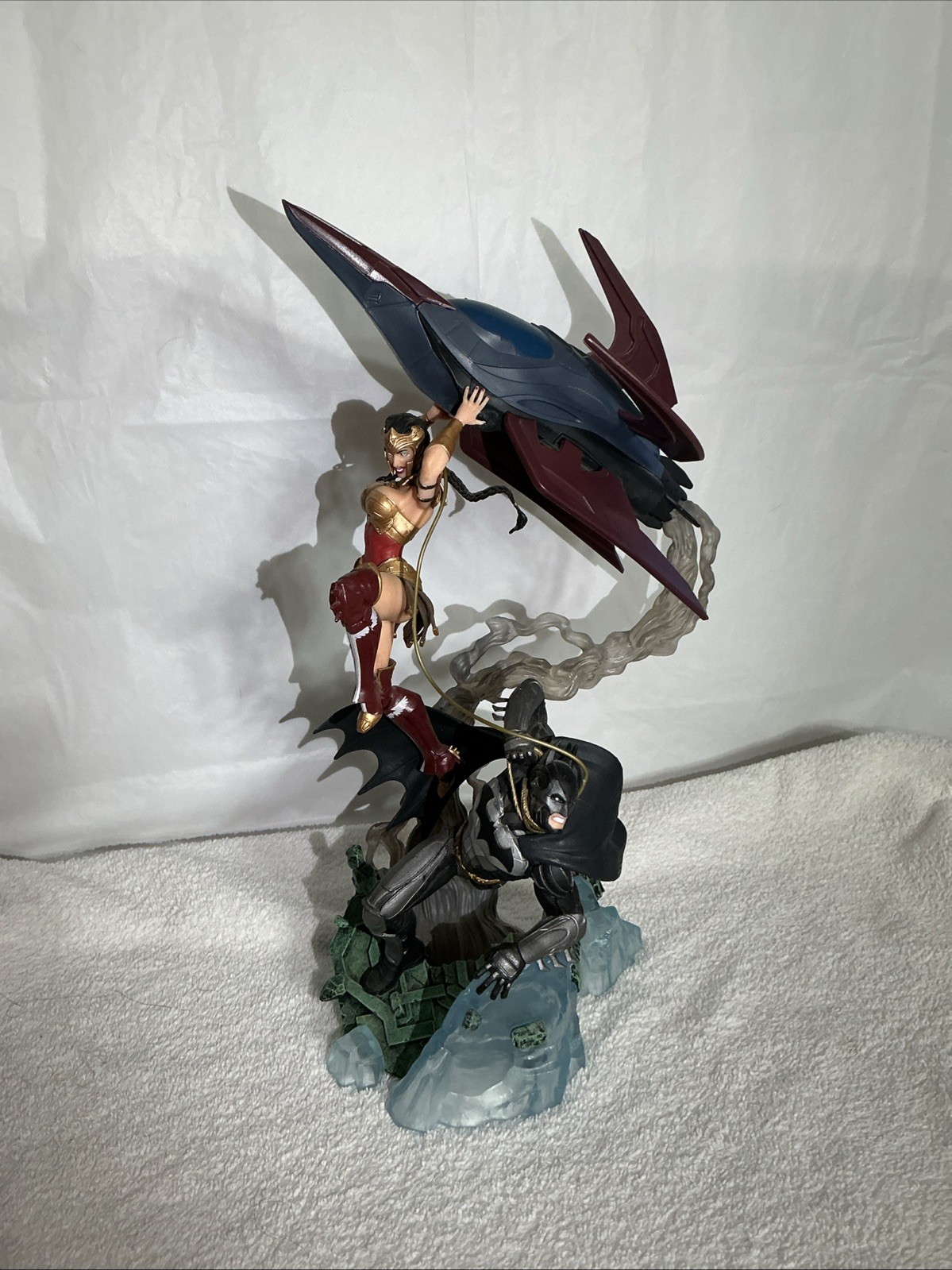 Wonder Woman/Batman Collectible Figurine Injustice Gods Among Us XBOX 360