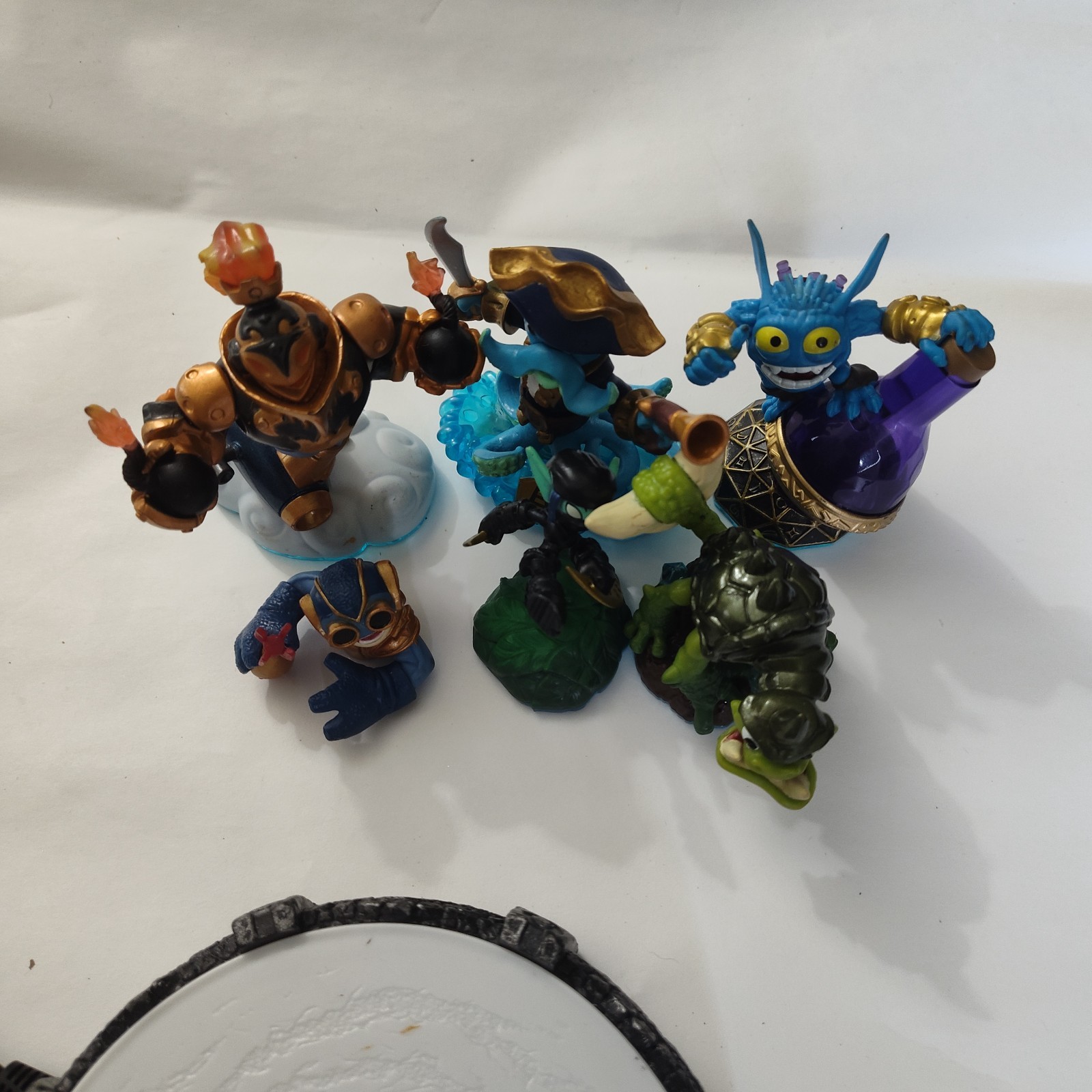 Skylanders Giants Carry CaseBack Pack Bag Figures Ignitor Pop Fizz Lot Of 6