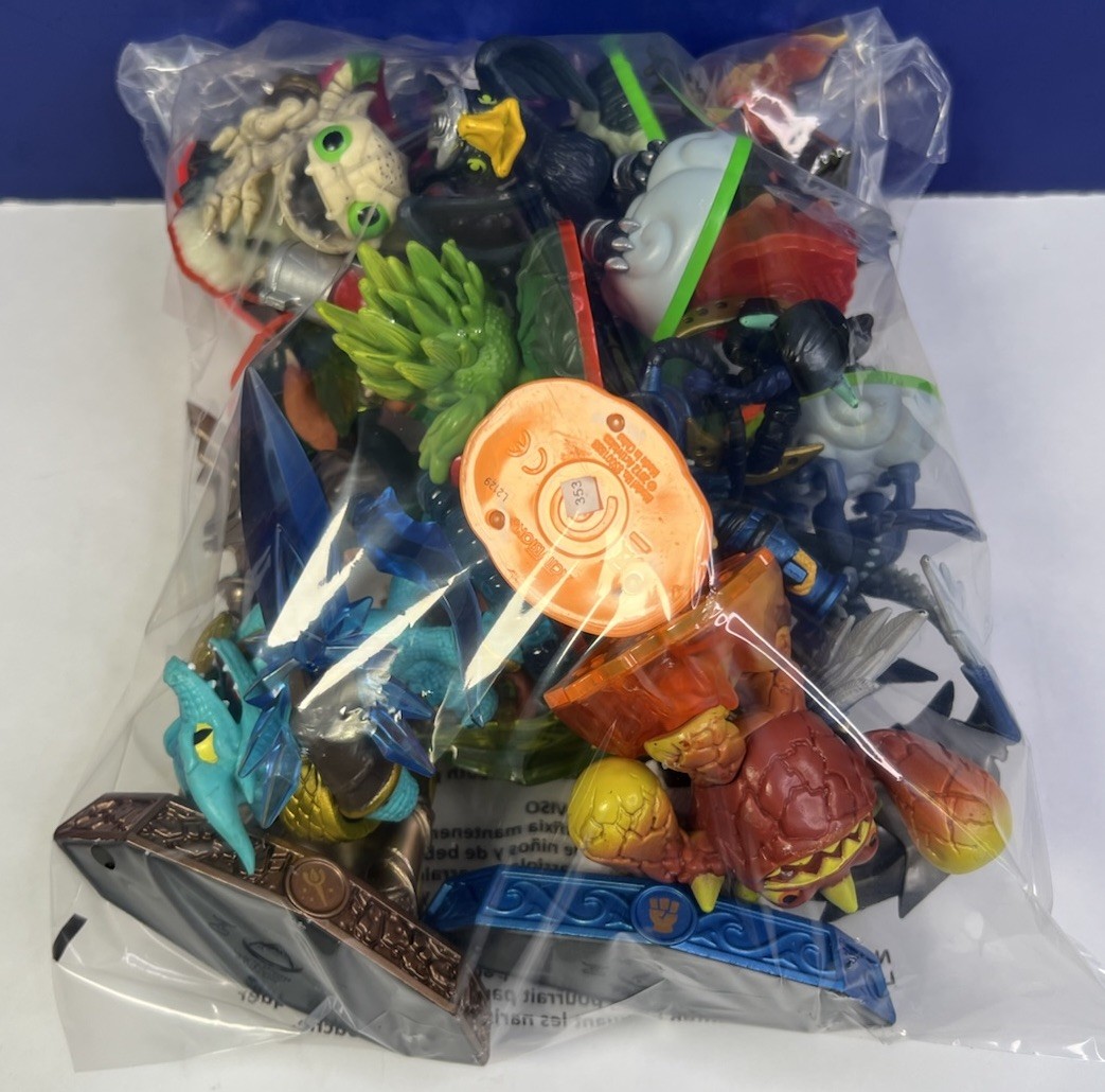 Skylanders Mixed Lot of 17 Figures Trap Team Spyros Food Fight Activision VGC